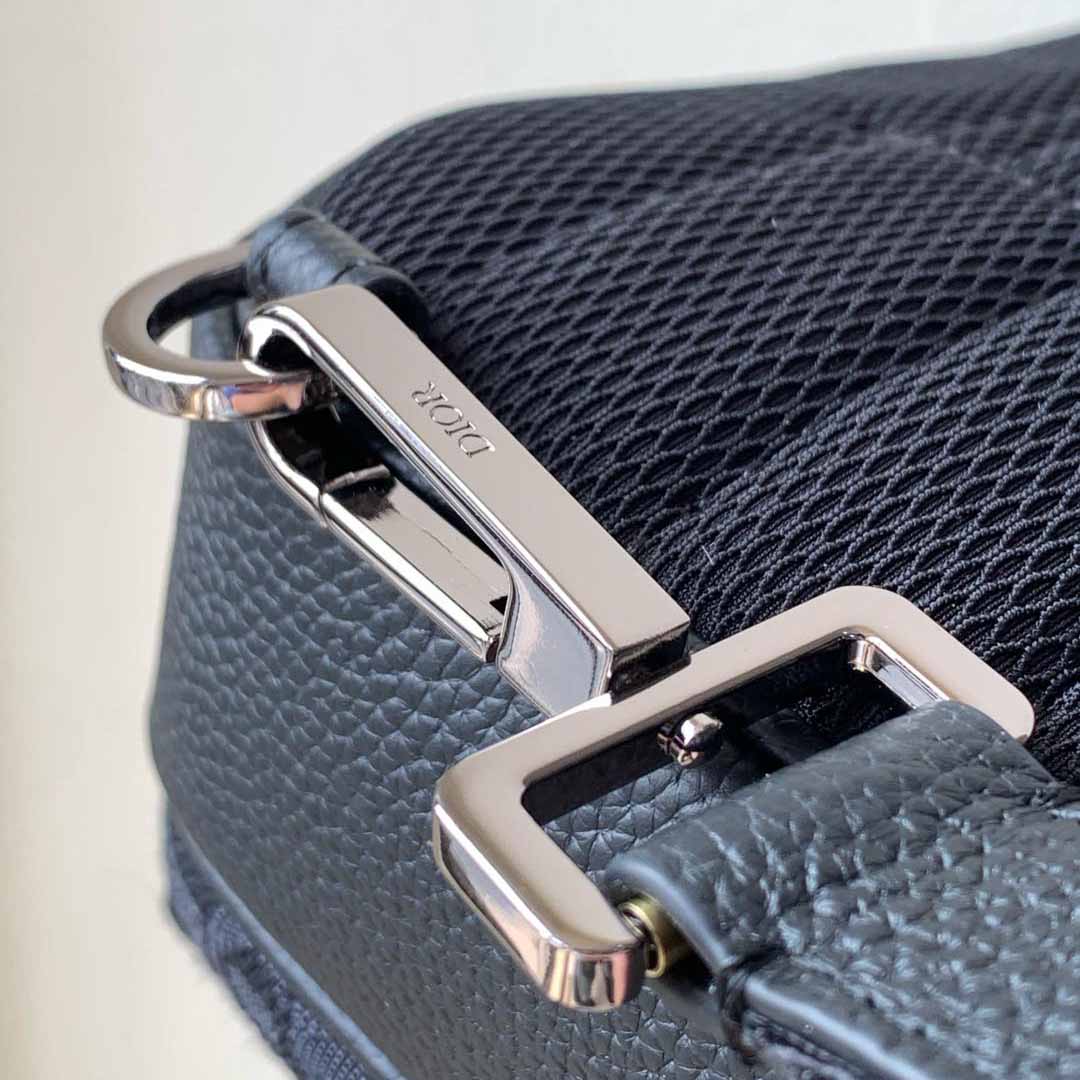 Dior Rider 2.0 Sling Bag  - EUR FASHION