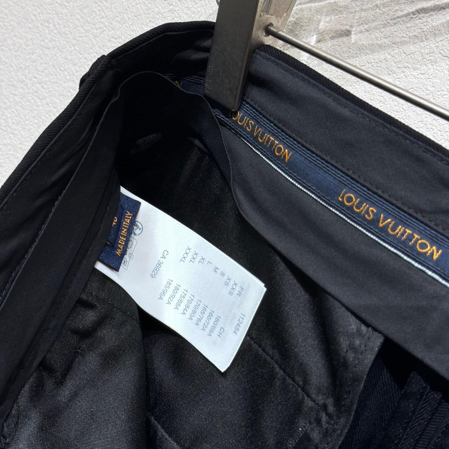 Louis Vuitton Cargo Shorts - EUR FASHION