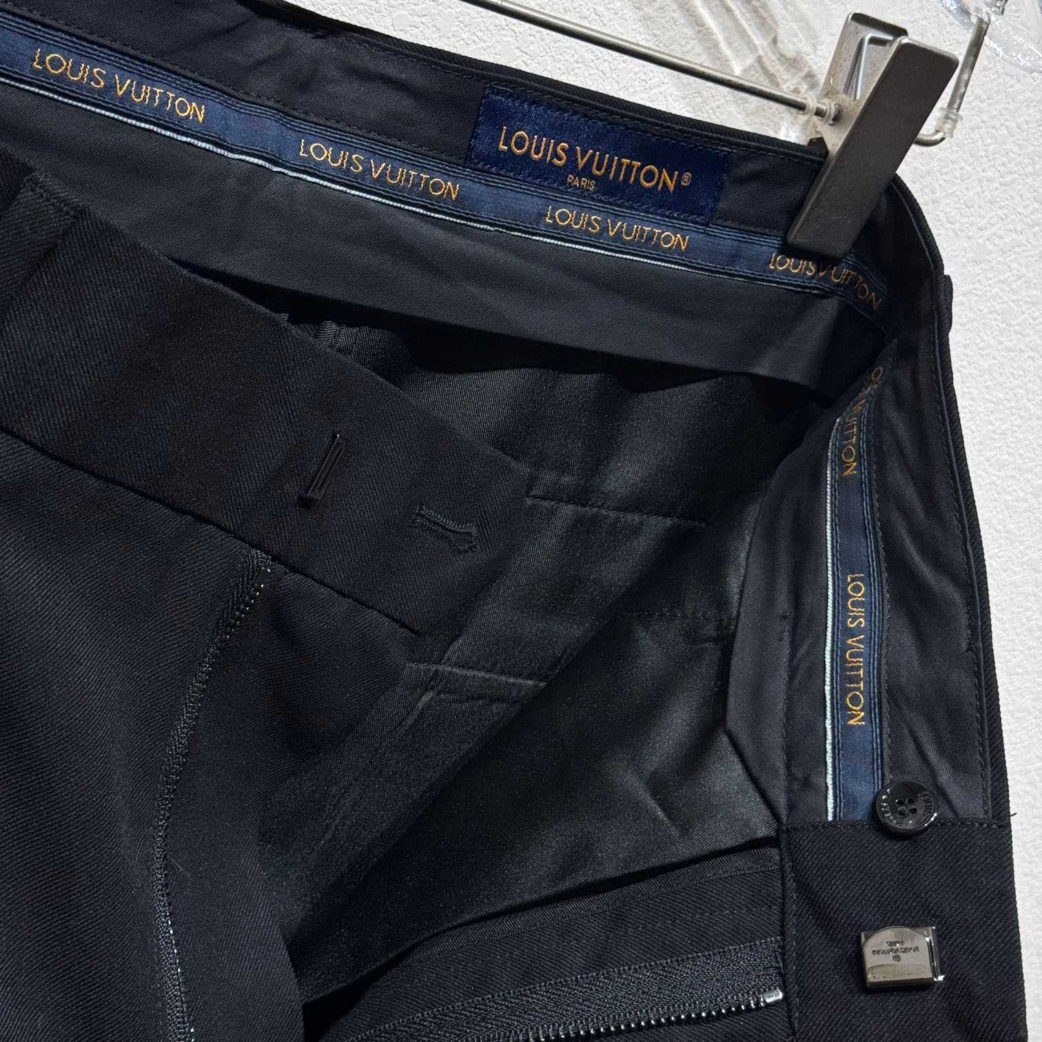 Louis Vuitton Cargo Shorts - EUR FASHION