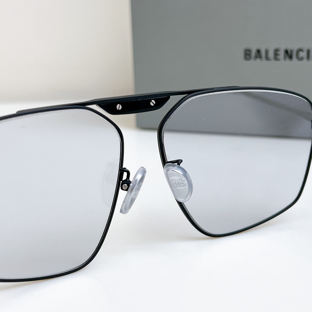 Balenciaga Tag 2.0 Navigator Sunglasses   BB0246SA - EUR FASHION