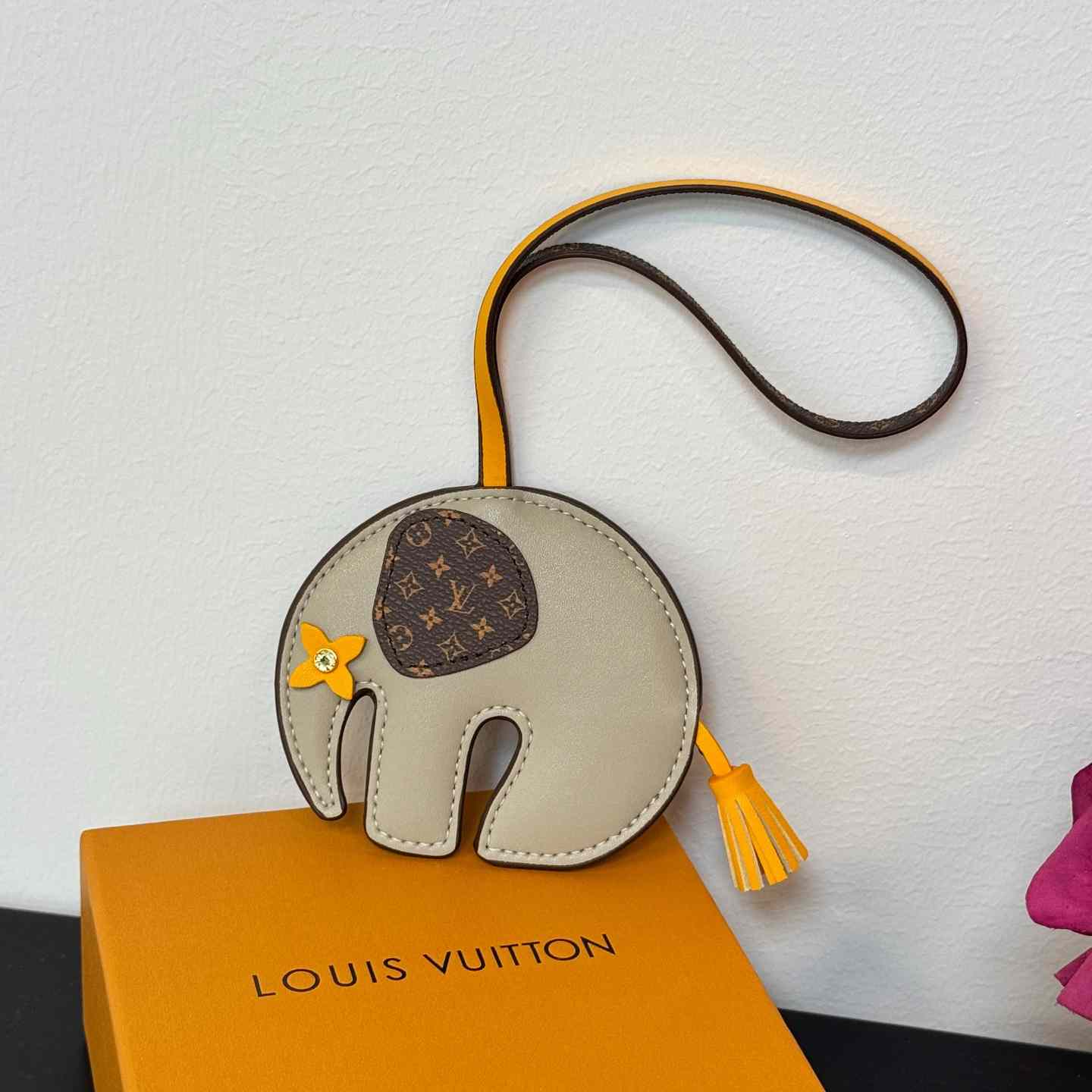 Louis Vuitton LV Elephant Bag Charm   M02384 - EUR FASHION