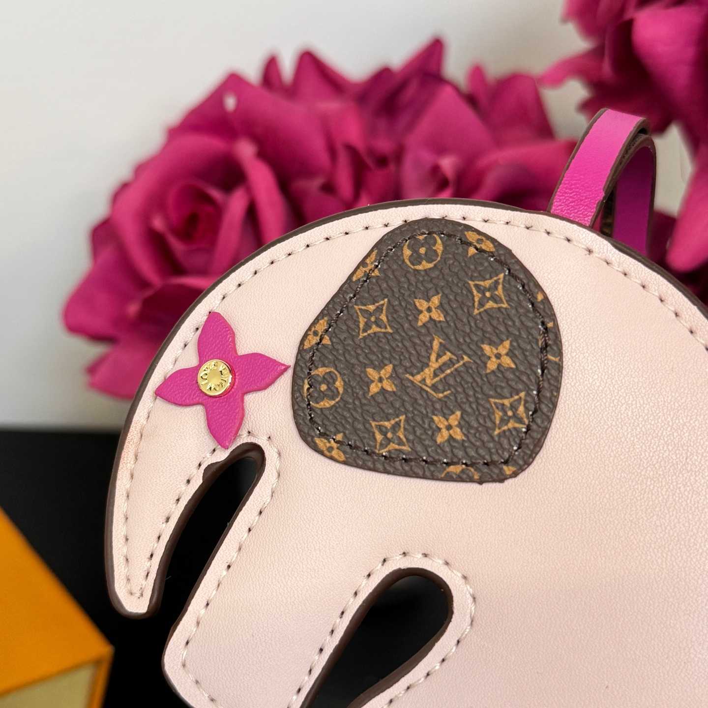 Louis Vuitton LV Elephant Bag Charm   M02383 - EUR FASHION
