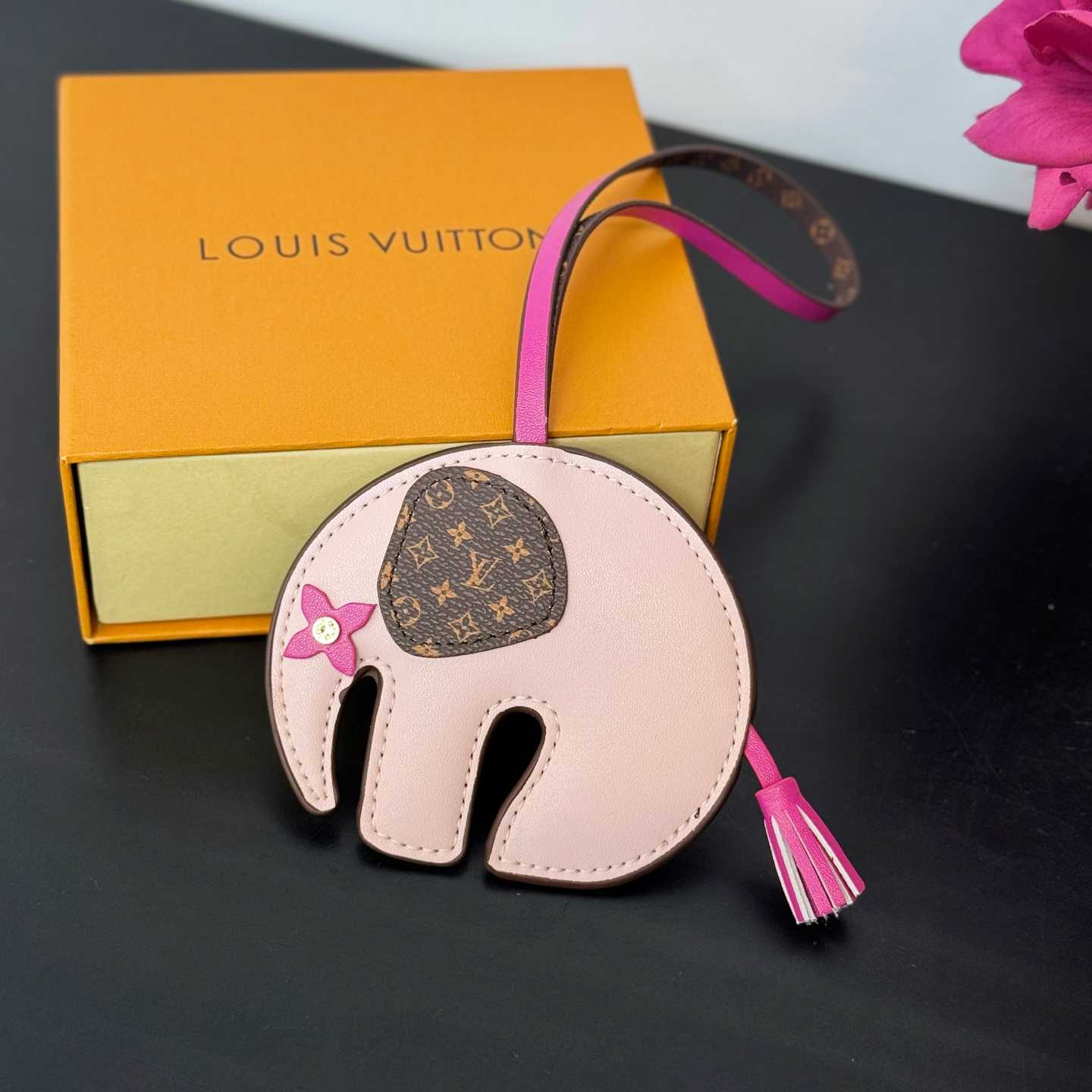Louis Vuitton LV Elephant Bag Charm   M02383 - EUR FASHION