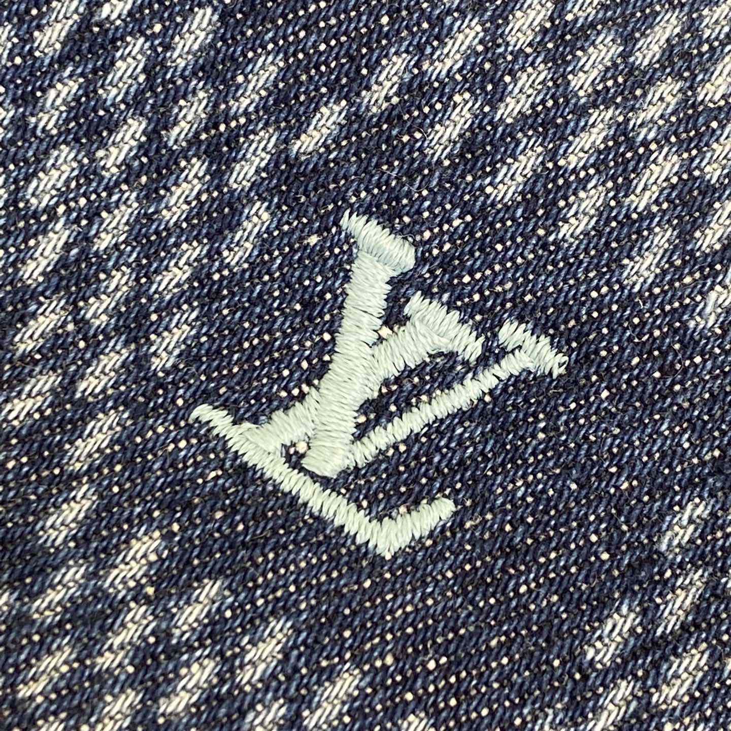Louis Vuitton Printed Short-Sleeved Denim Shirt   1AFVQL - EUR FASHION