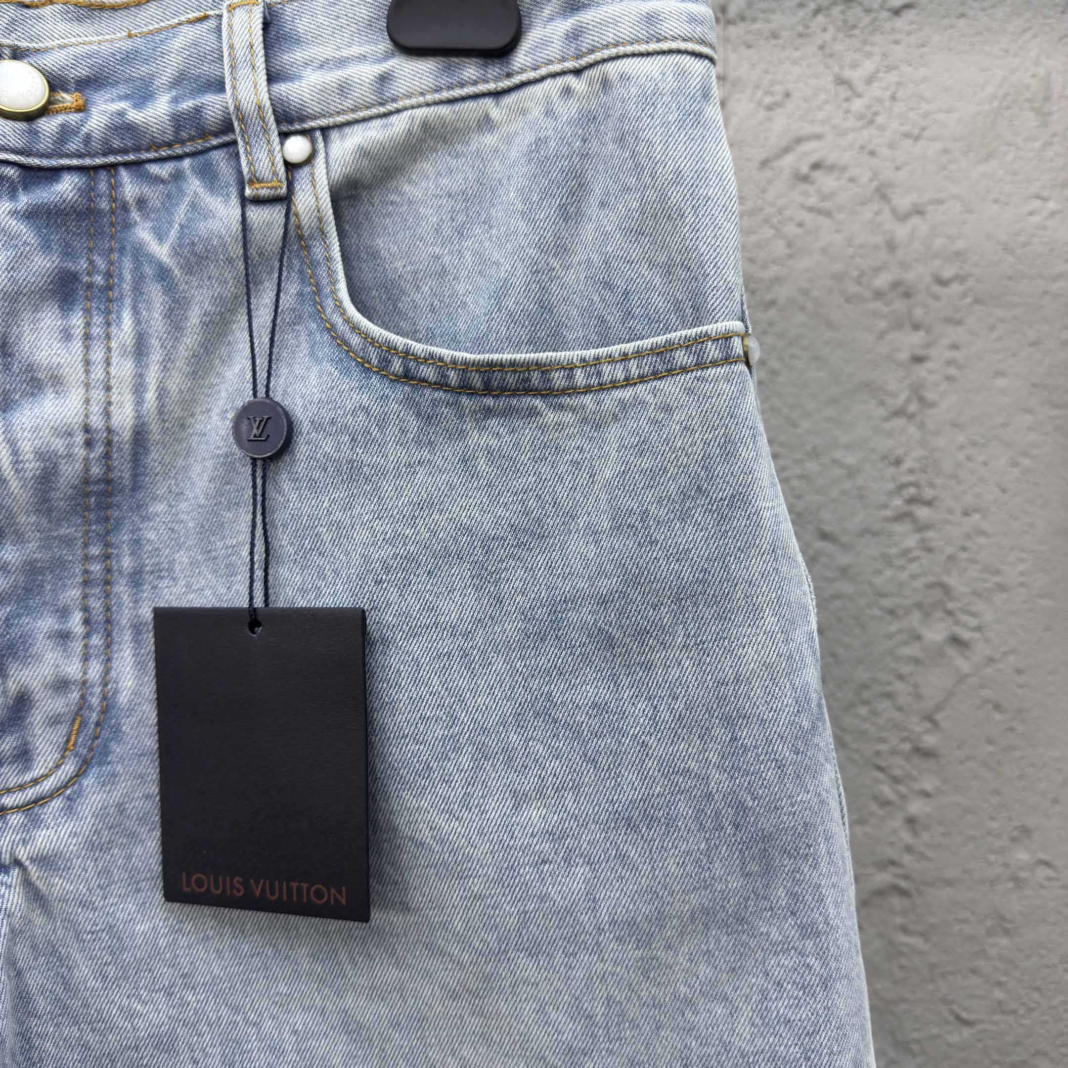 Louis Vuitton LV Denim Shorts    1AGTHT - EUR FASHION