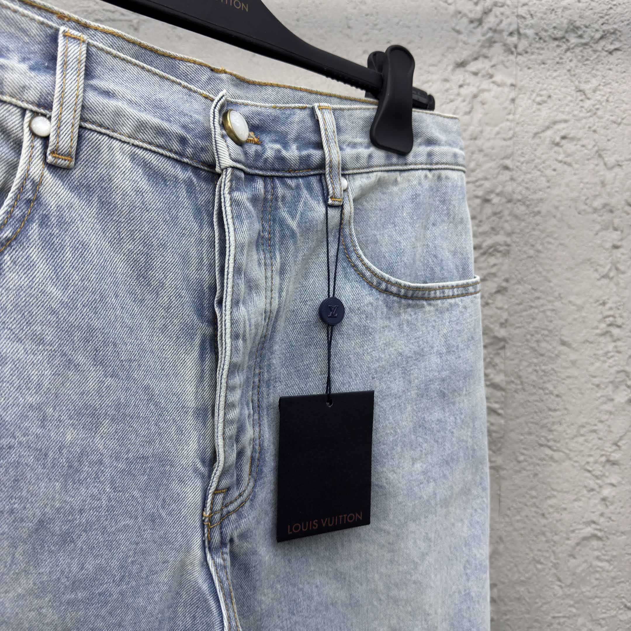 Louis Vuitton LV Denim Shorts    1AGTHT - EUR FASHION
