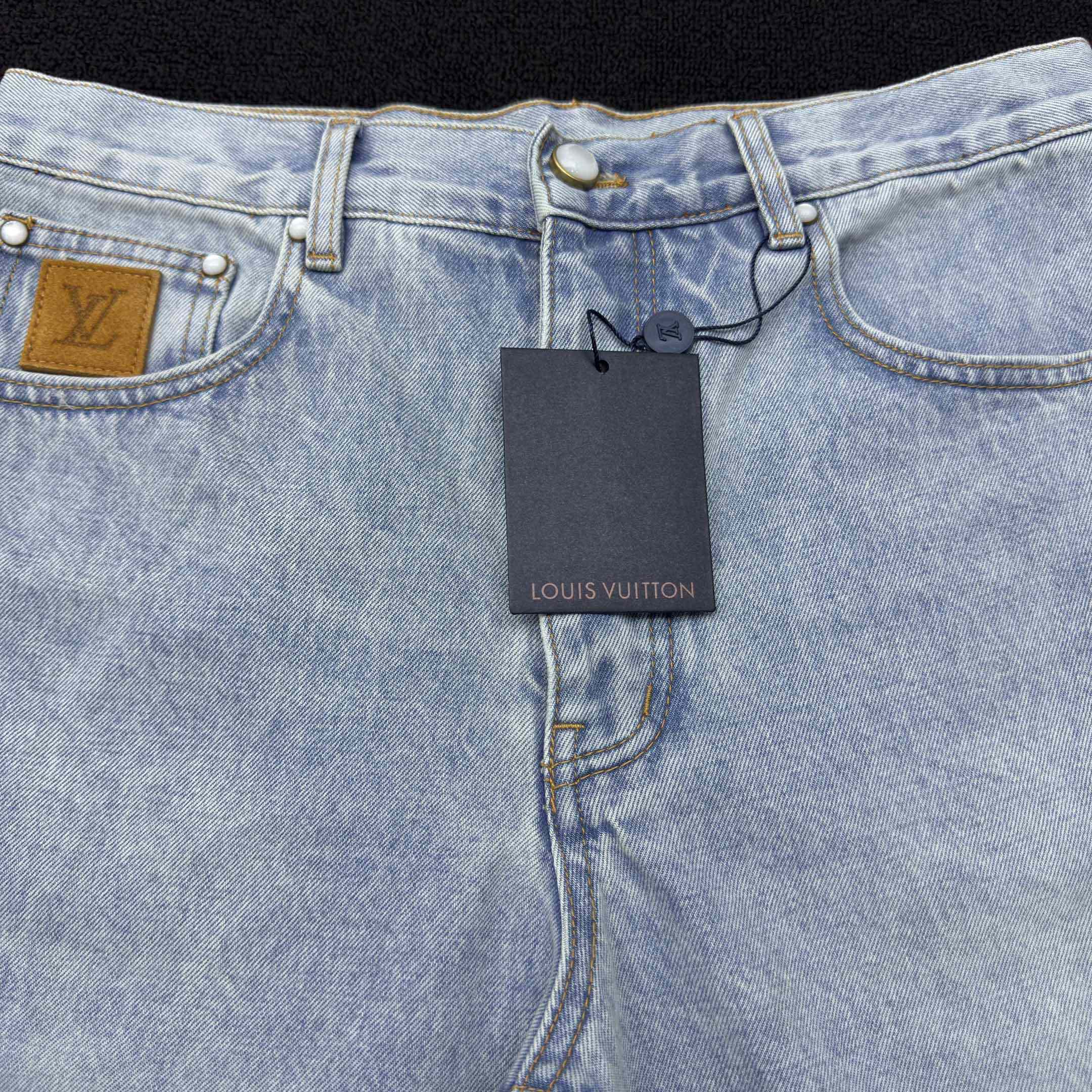 Louis Vuitton LV Denim Shorts    1AGTHT - EUR FASHION