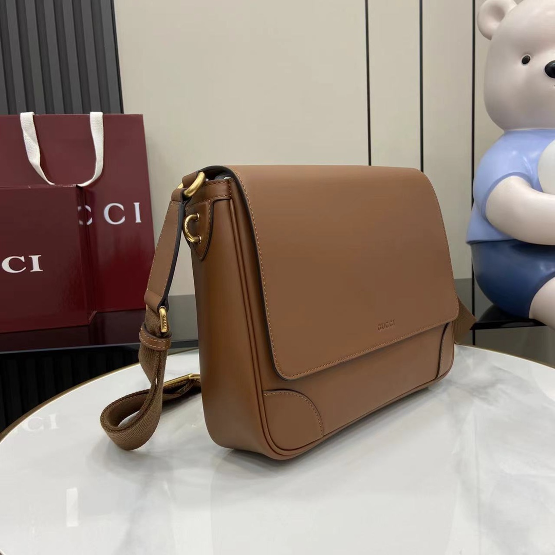 Gucci GG Emblem Medium Crossbody Bag - EUR FASHION