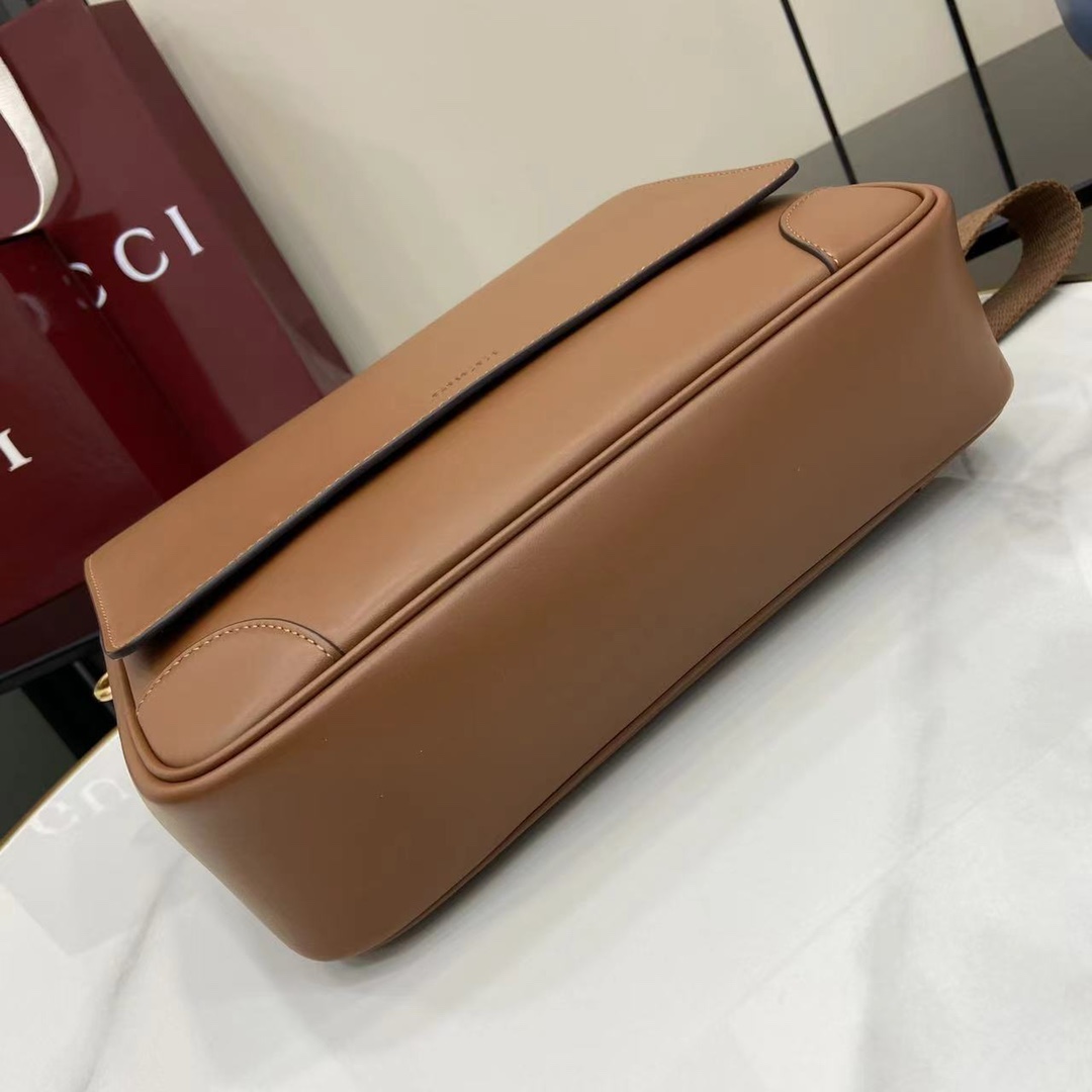 Gucci GG Emblem Medium Crossbody Bag - EUR FASHION