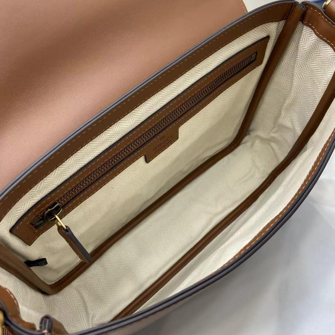 Gucci GG Emblem Medium Crossbody Bag - EUR FASHION