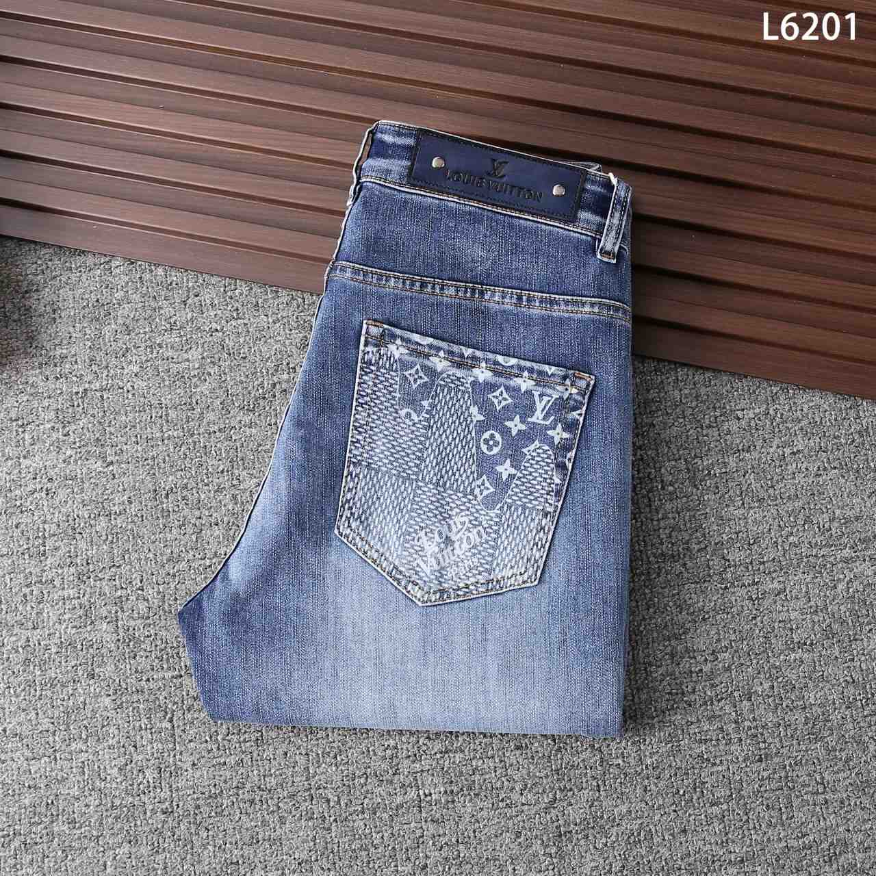 Louis Vuitton Jeans - EUR FASHION