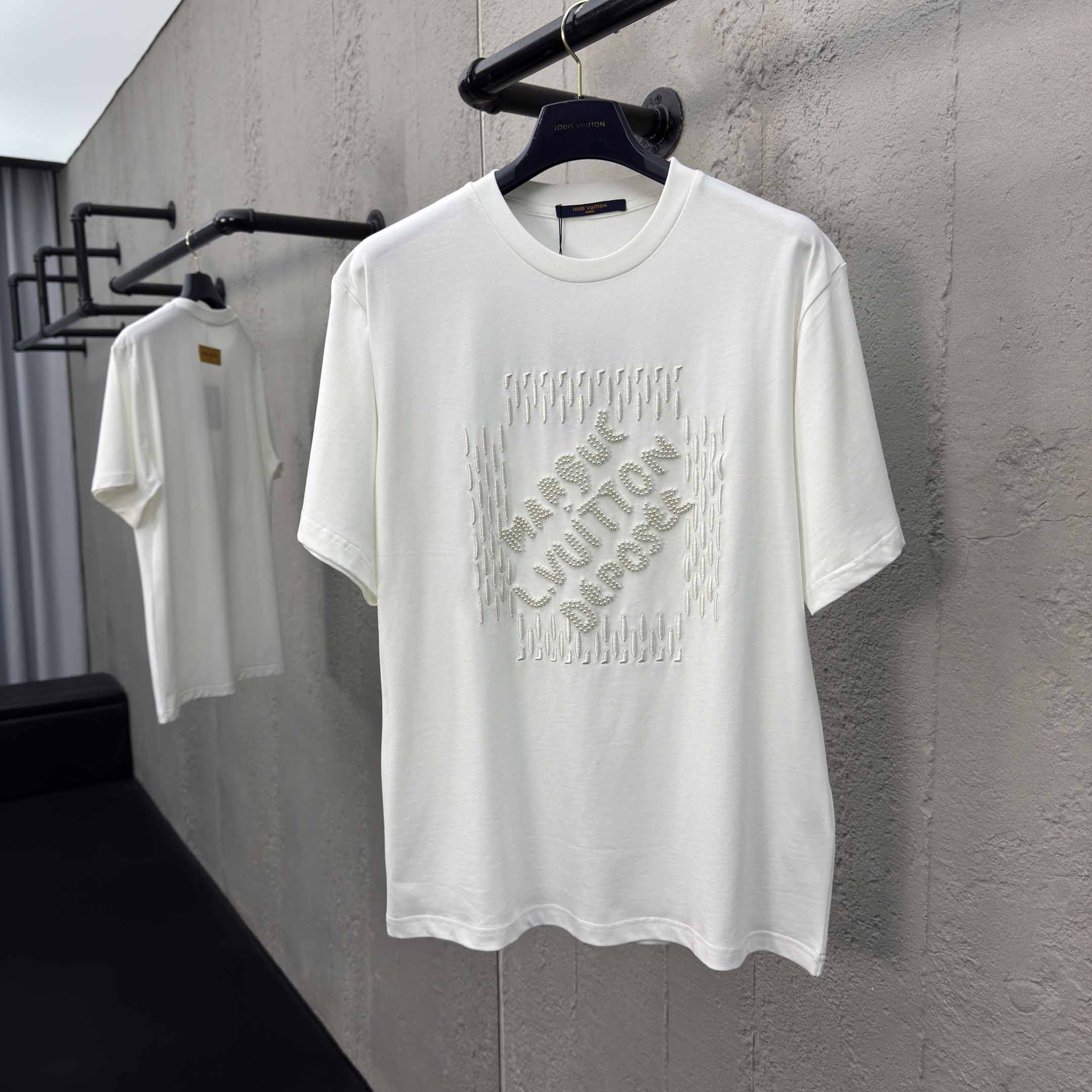 Louis Vuitton Embroidered Signature Cotton T-Shirt  1AFV77 - EUR FASHION