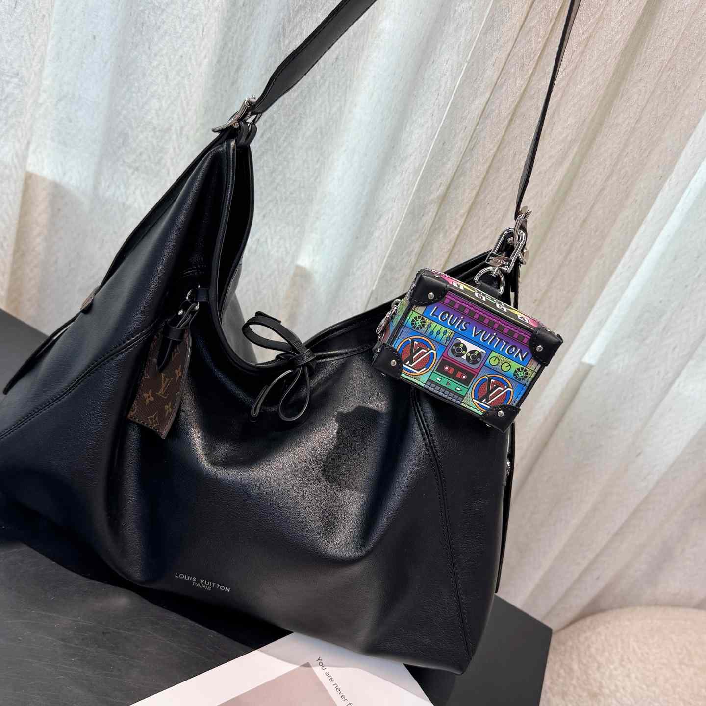 Louis Vuitton LV Stereo Bag Charm   M02395 - EUR FASHION