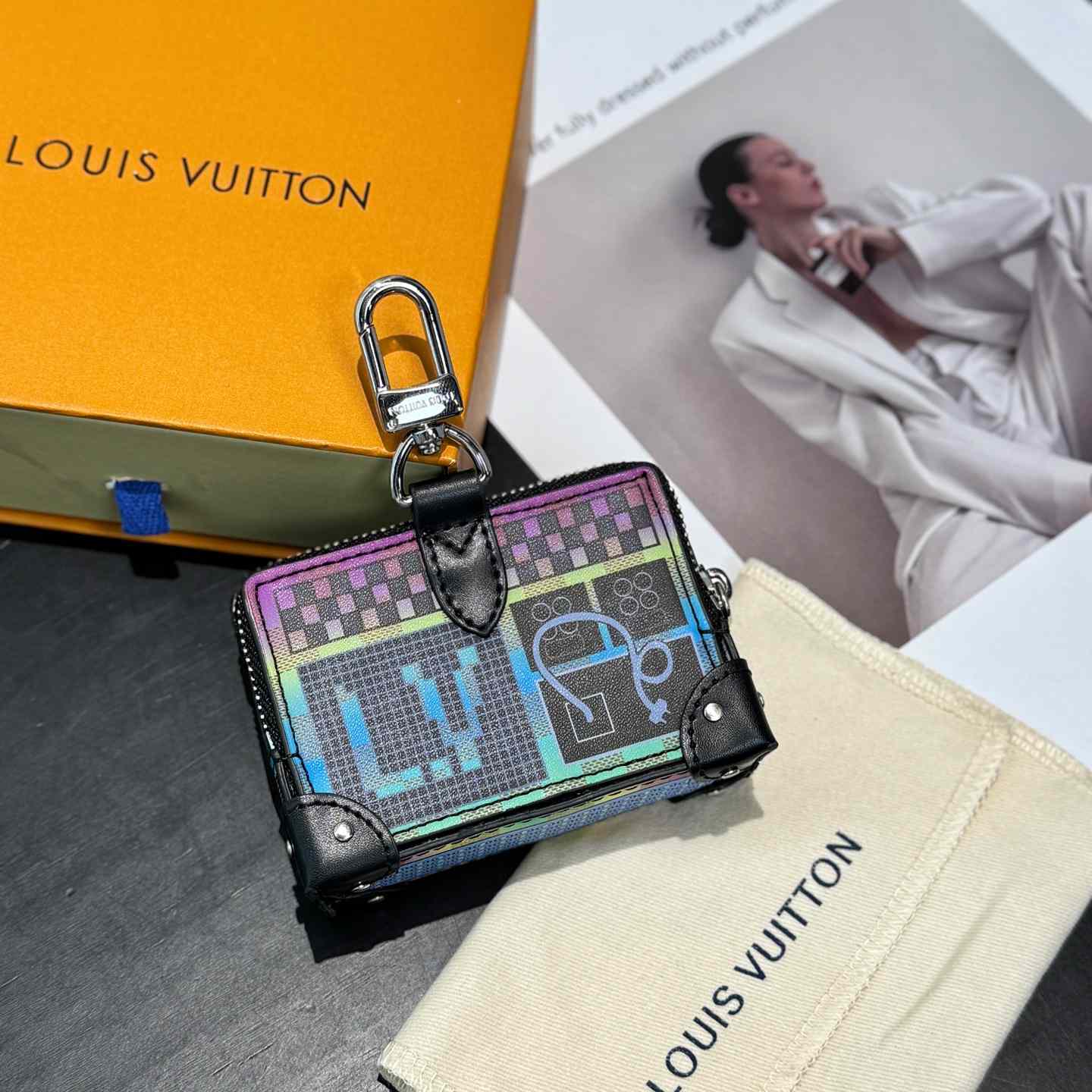Louis Vuitton LV Stereo Bag Charm   M02395 - EUR FASHION