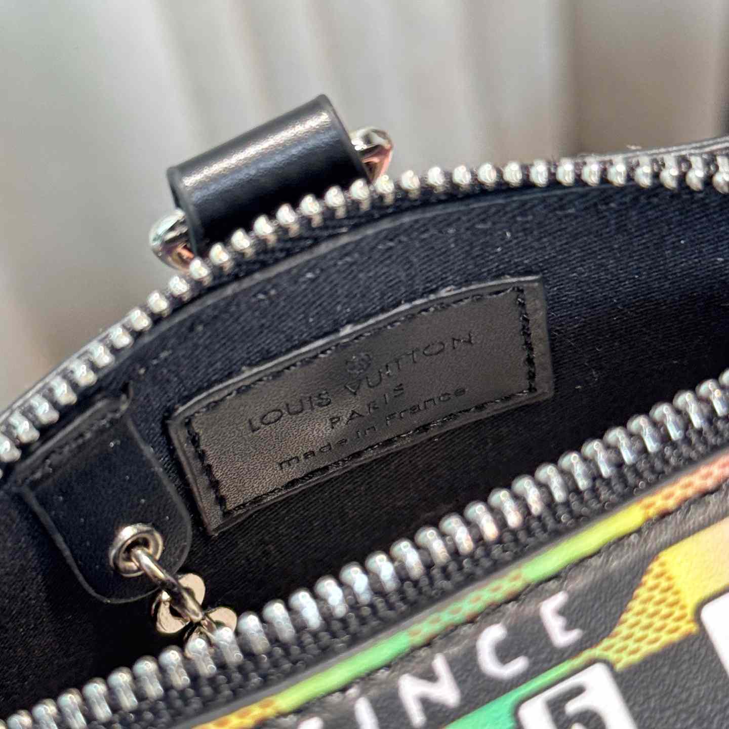 Louis Vuitton LV Stereo Bag Charm   M02395 - EUR FASHION