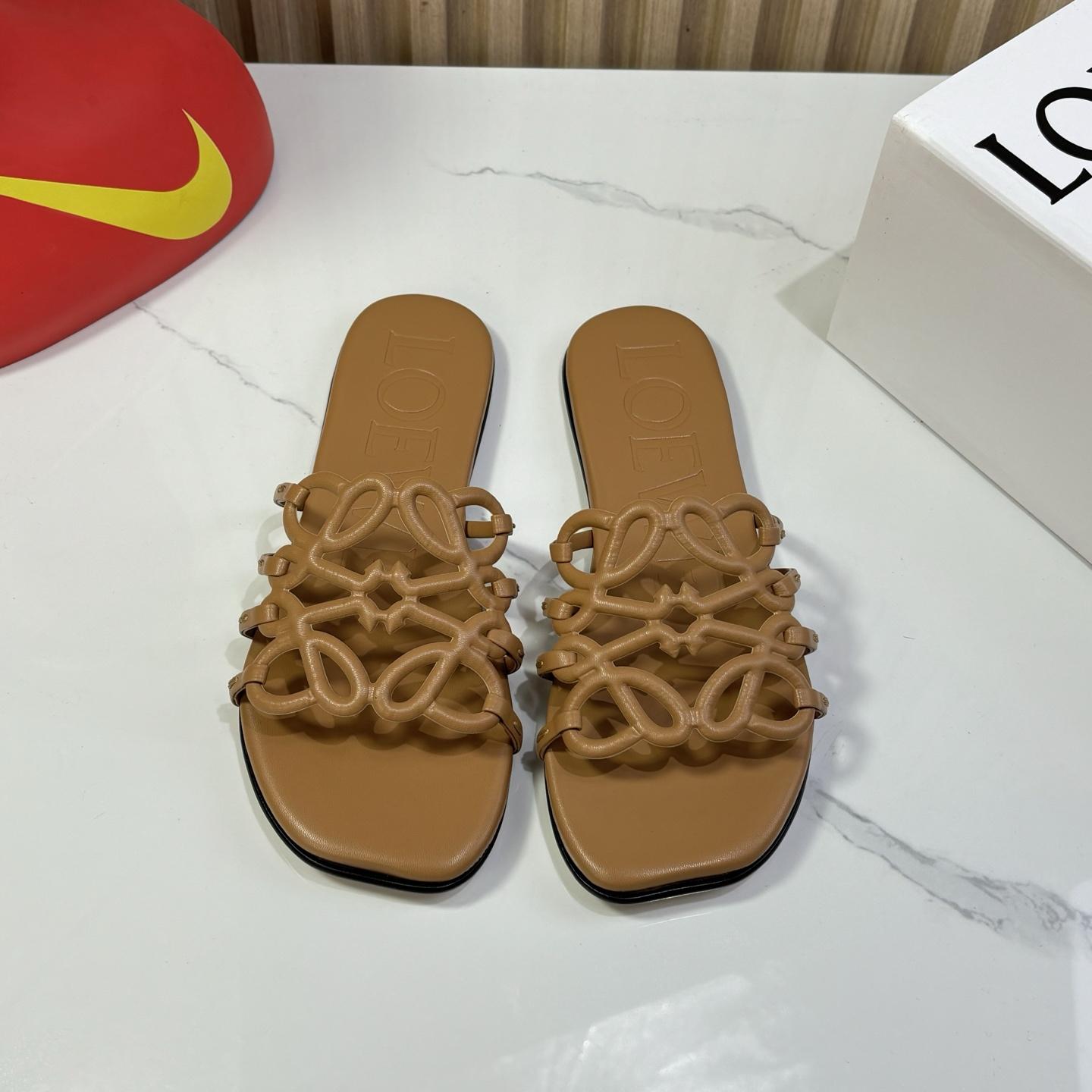 Loewe Petal Anagram Slide In Soft Calfskin - EUR FASHION