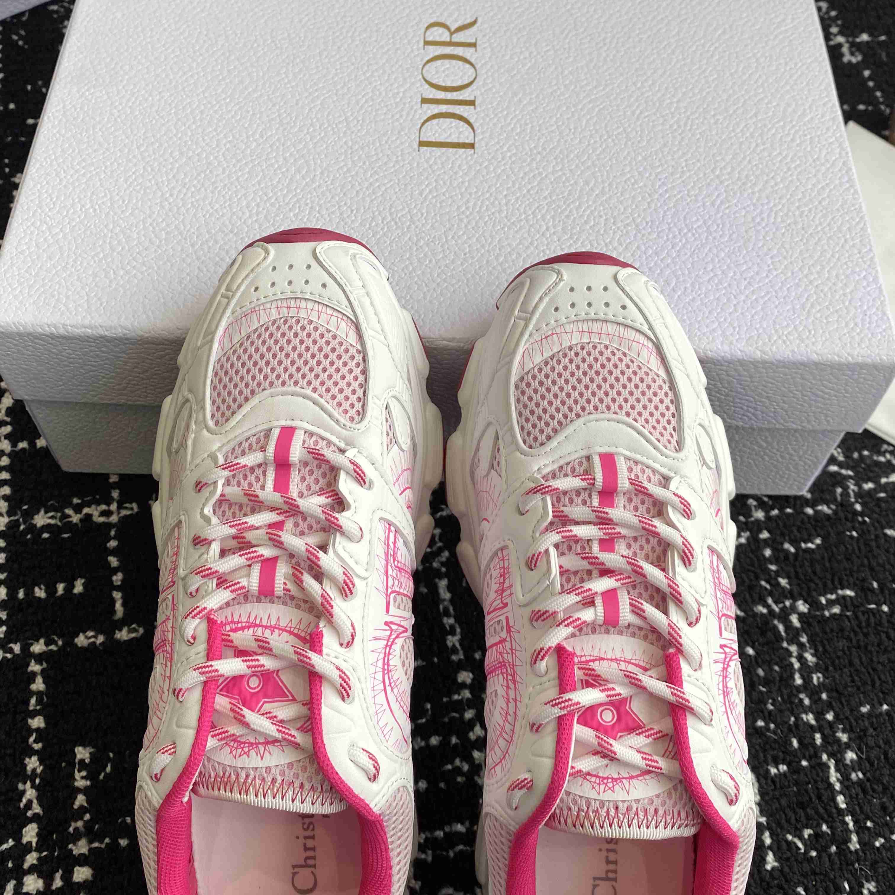 Miss Dior — Dior Chrono Sneaker  - EUR FASHION