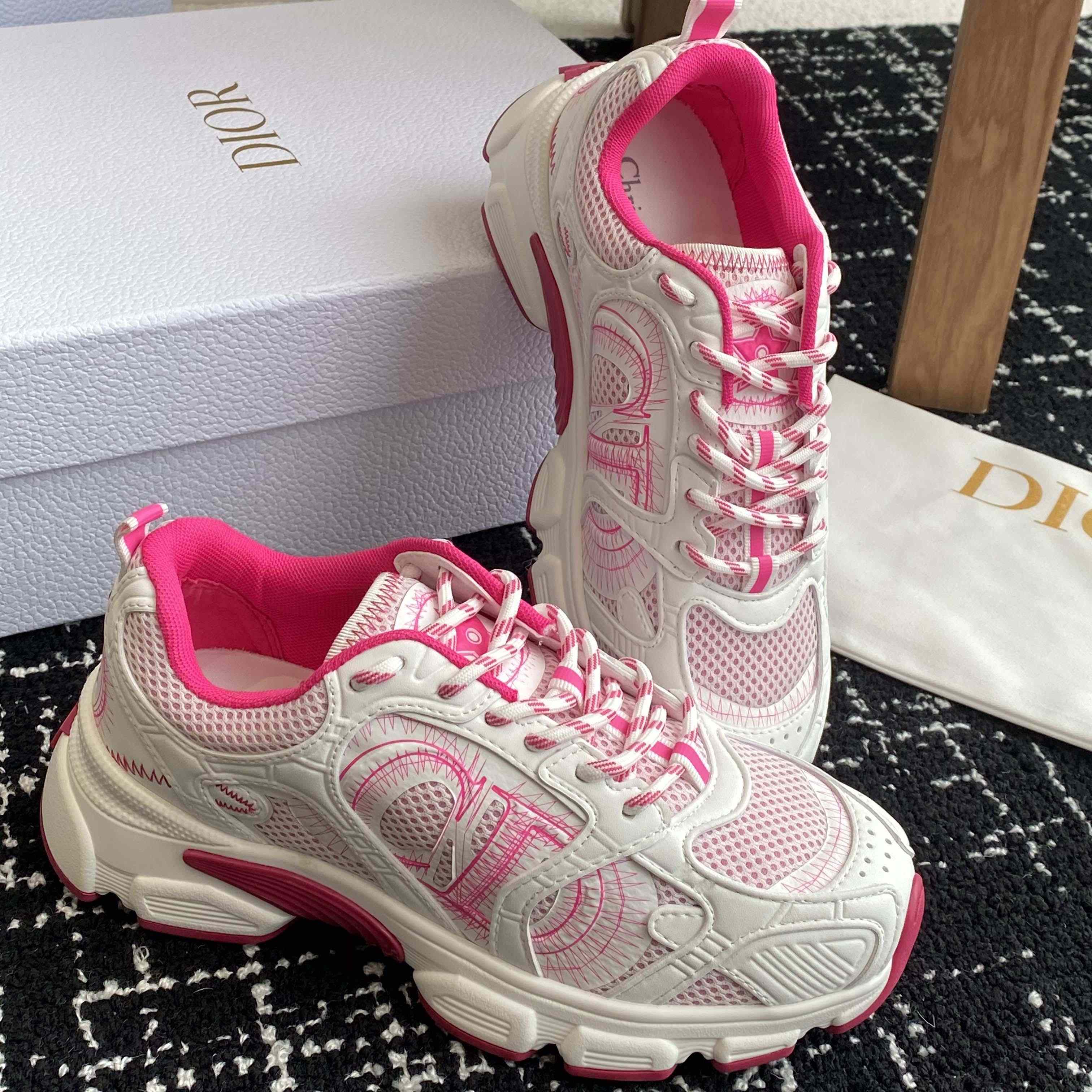 Miss Dior — Dior Chrono Sneaker  - EUR FASHION