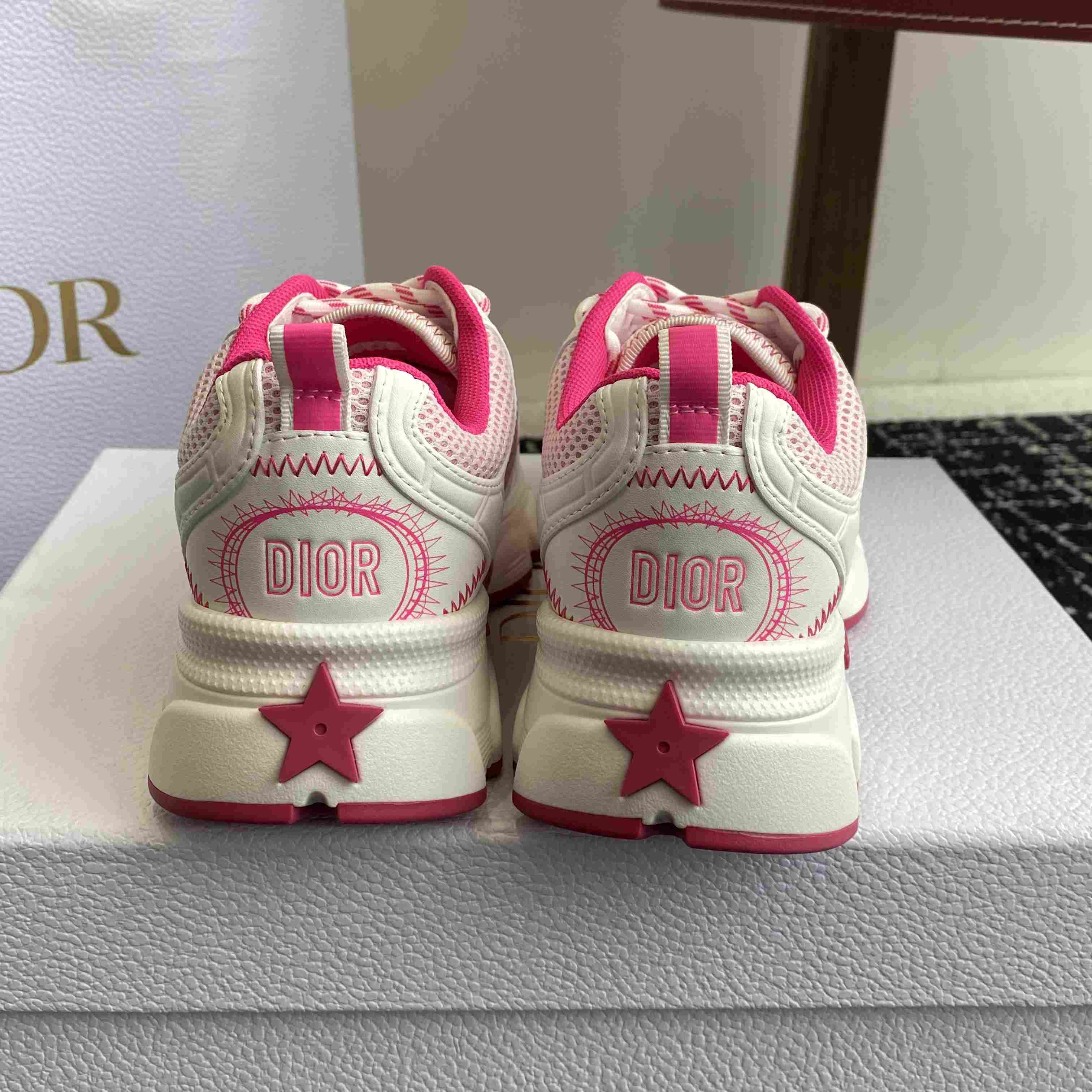 Miss Dior — Dior Chrono Sneaker  - EUR FASHION