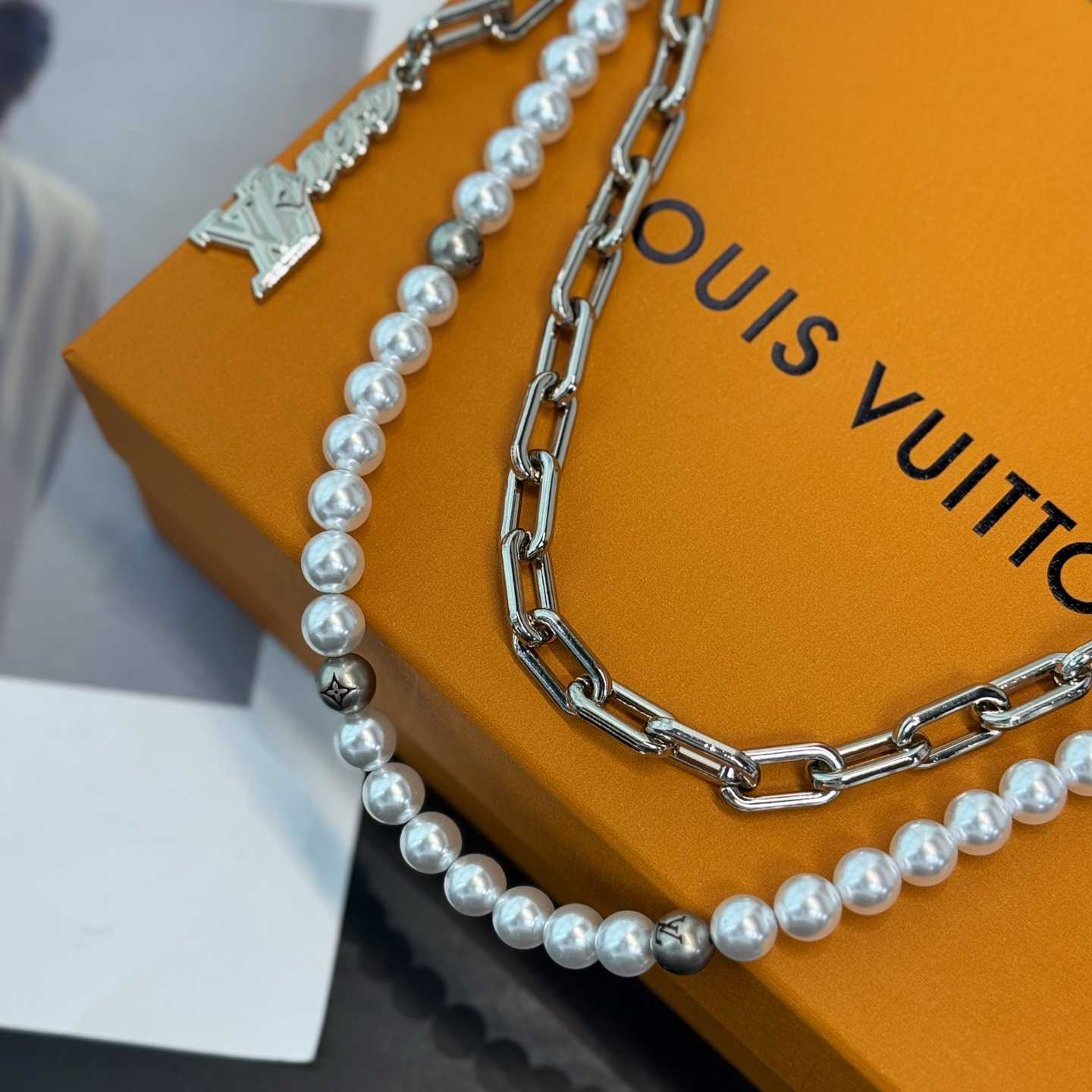 Louis Vuitton Pearls Chain Belt and Bag Charm  M02606 - EUR FASHION