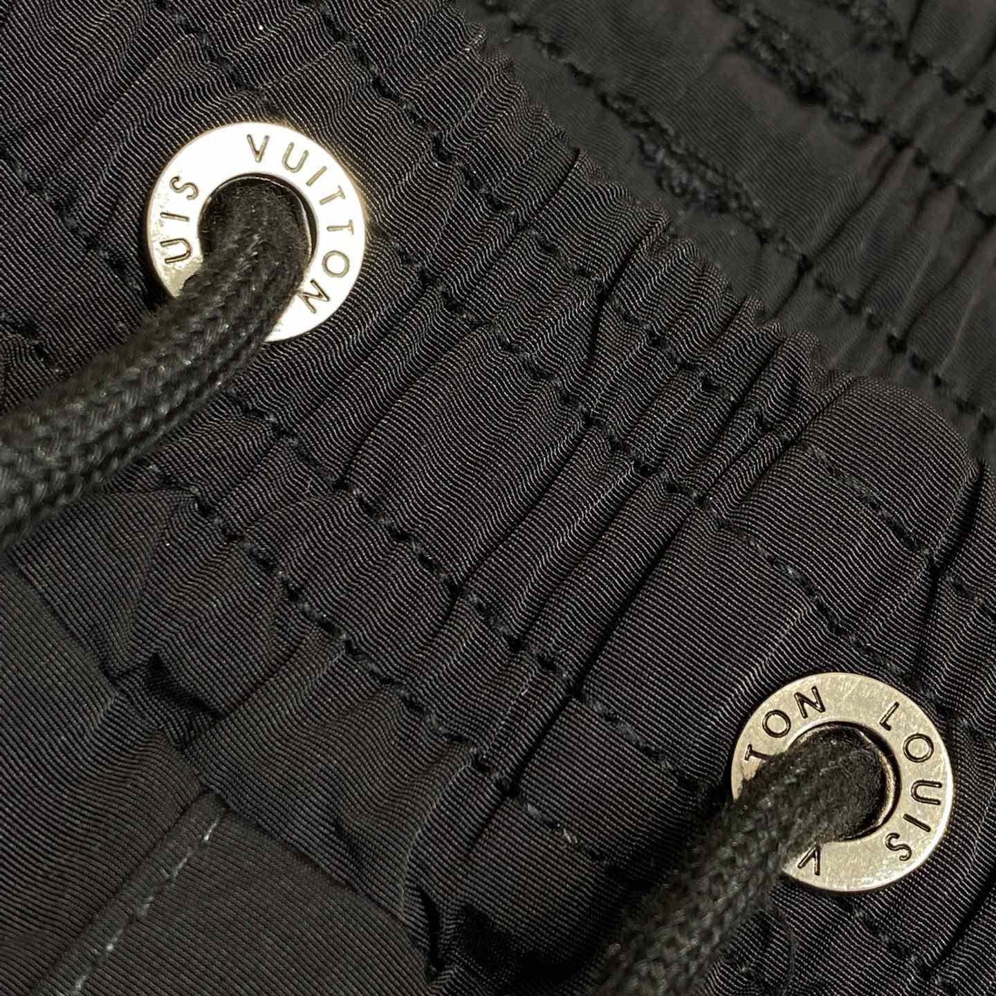 Louis Vuitton LV Blason Gradient Embroidered Swim Shorts   1AGTQT - EUR FASHION