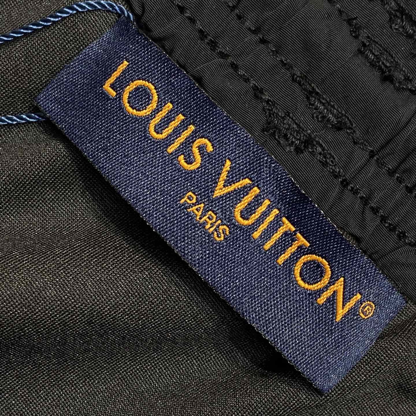 Louis Vuitton LV Blason Gradient Embroidered Swim Shorts   1AGTQT - EUR FASHION