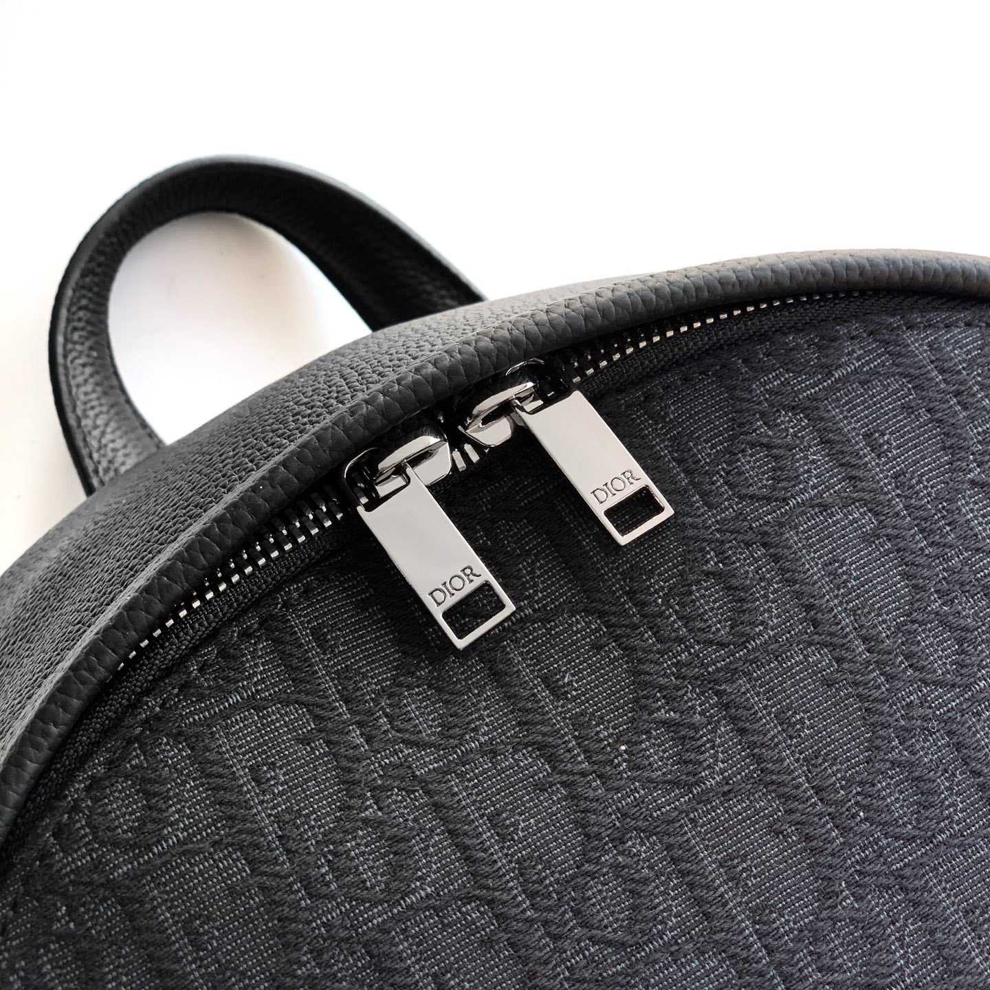 Dior And Kaws Rider 2.0 Zipped Backpack  - EUR FASHION