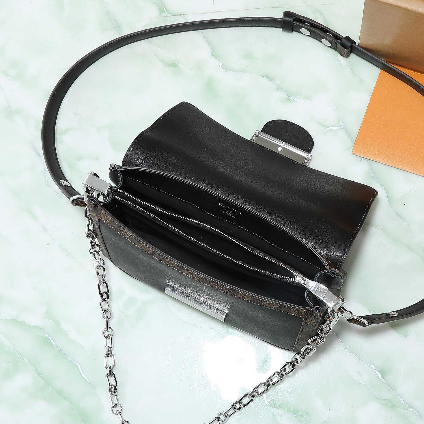 Louis Vuitton Dauphine Soft Vibe MM   M13450 - EUR FASHION
