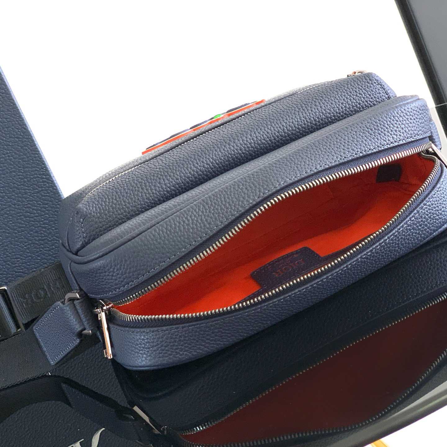 Dior And Kaws Mini Rider 2.0 Zipped Messenger Bag   - EUR FASHION