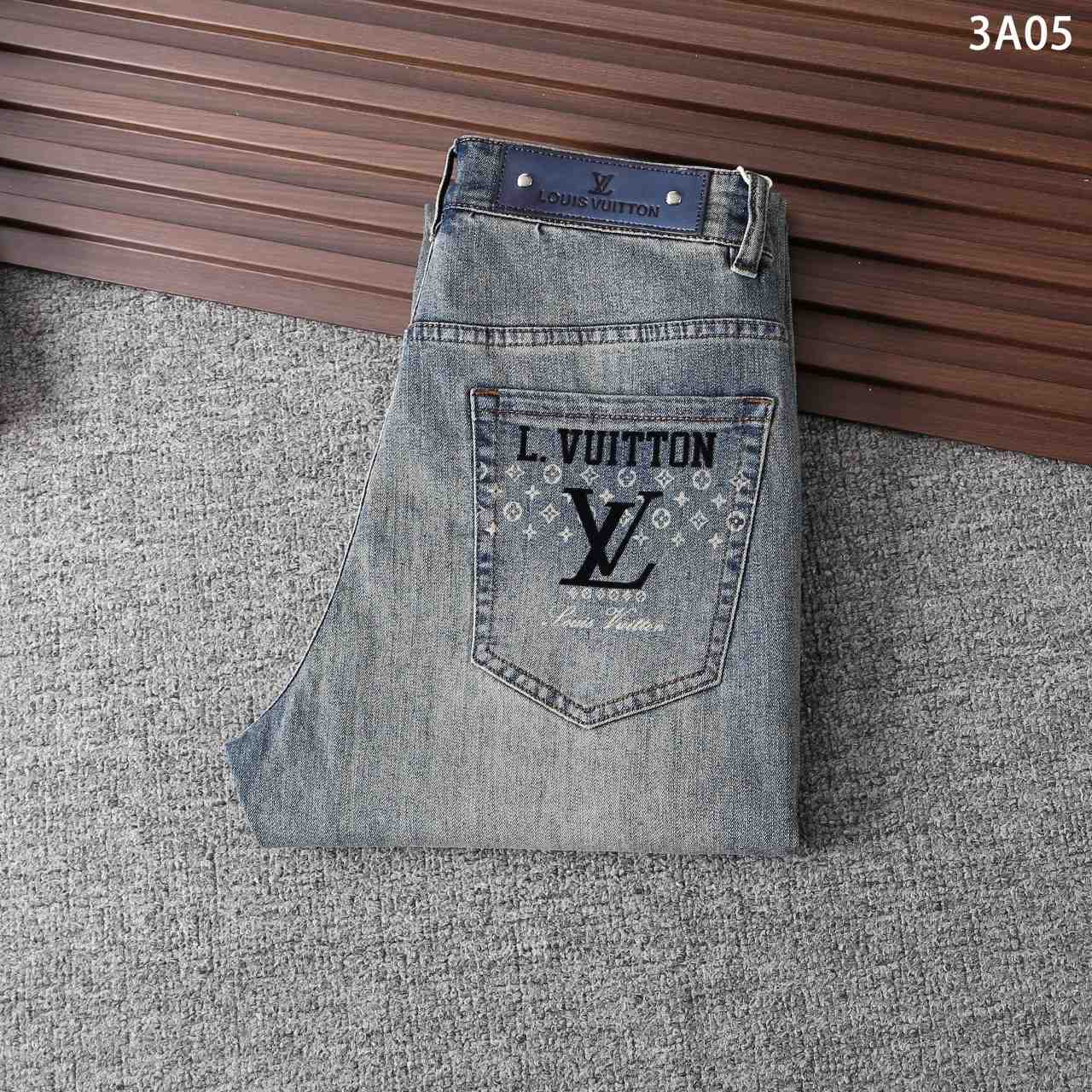 Louis Vuitton Jeans - EUR FASHION