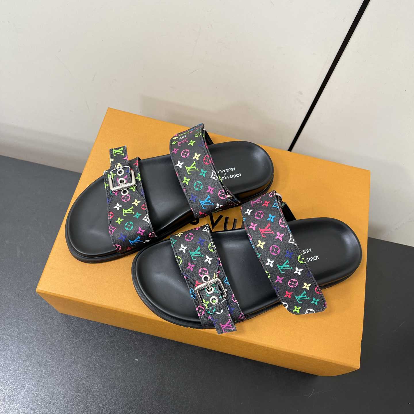 Louis Vuitton LV x TM Bom Dia Flat Comfort Mule   1AGXUB - EUR FASHION