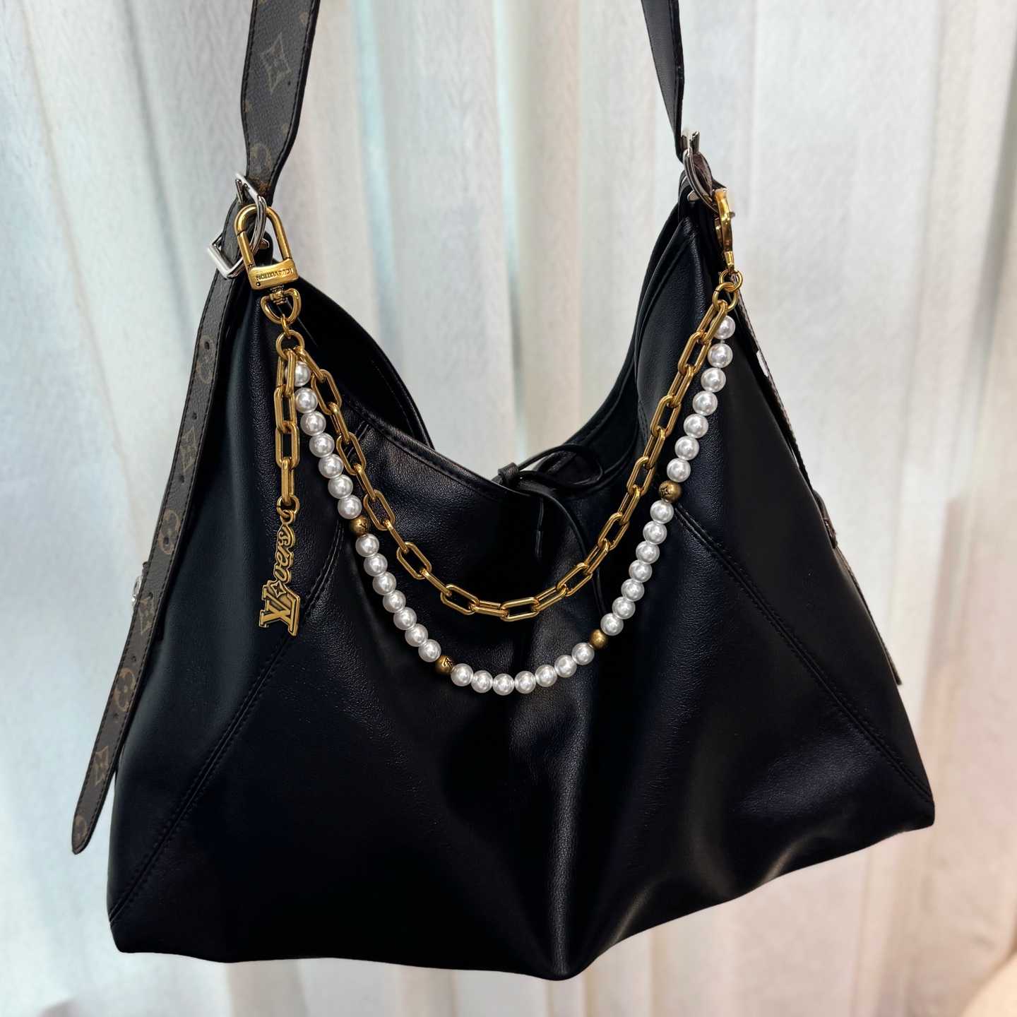 Louis Vuitton Chain Belt Pearls Bag Charm  M01689 - EUR FASHION