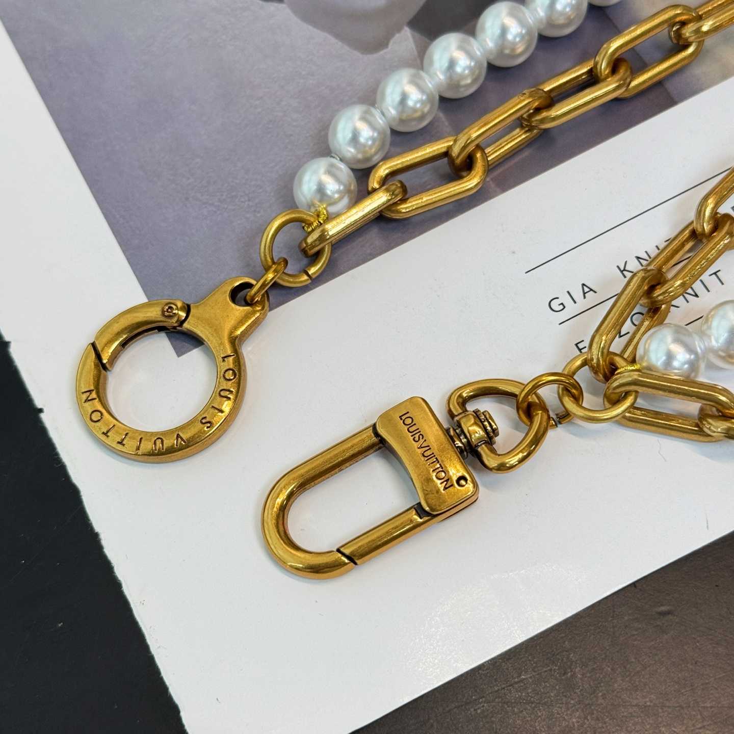 Louis Vuitton Chain Belt Pearls Bag Charm  M01689 - EUR FASHION