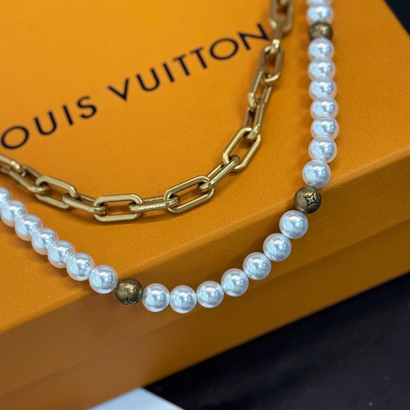 Louis Vuitton Chain Belt Pearls Bag Charm  M01689 - EUR FASHION