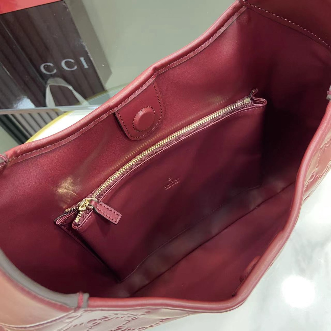 Gucci B Medium Shoulder Bag - EUR FASHION
