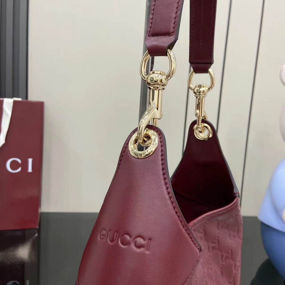 Gucci B Medium Shoulder Bag - EUR FASHION