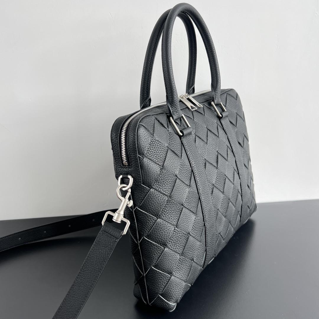Bottega Veneta Men's Slim Intrecciato Briefcase in Black - EUR FASHION