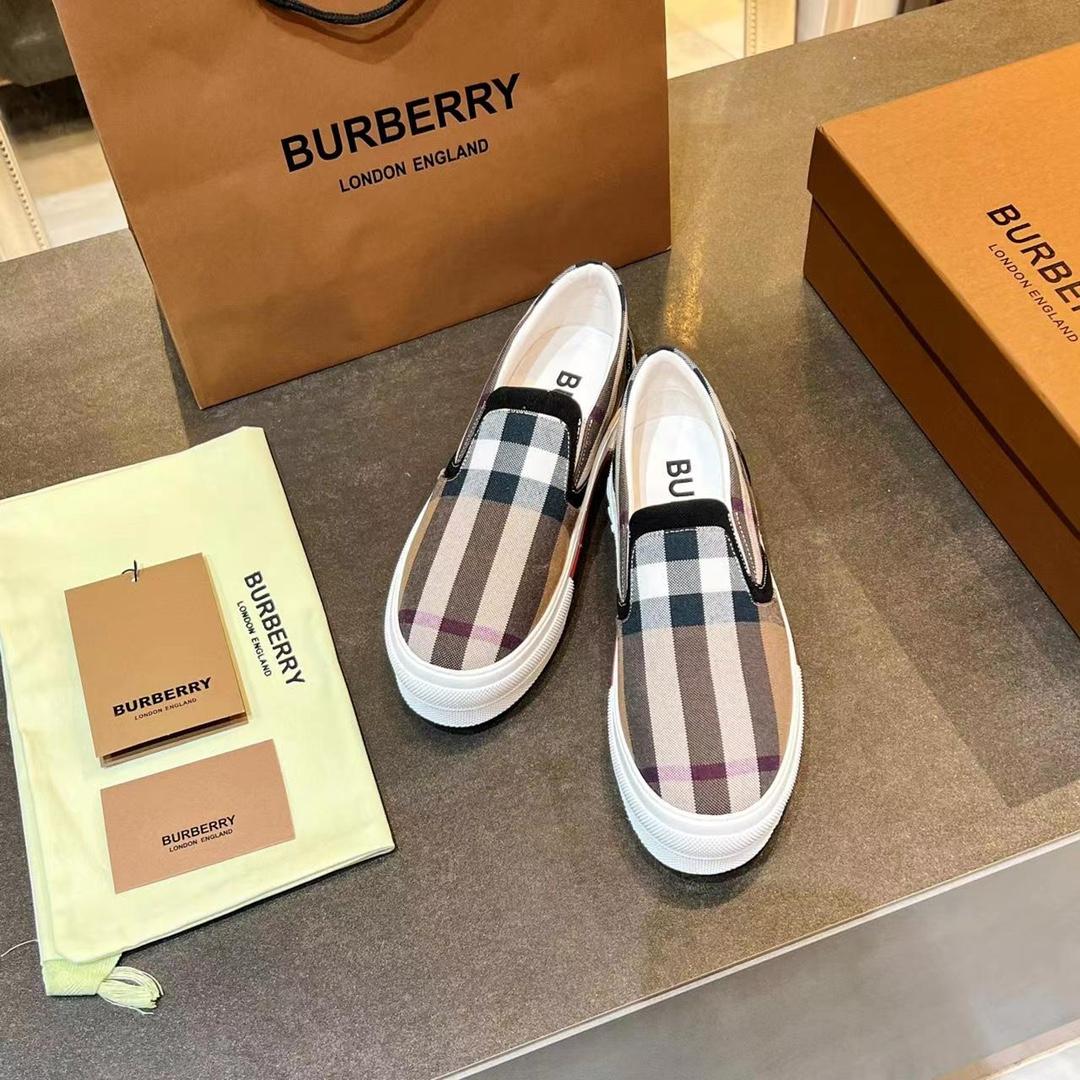 Burberry Slip On Sneakers - EUR FASHION