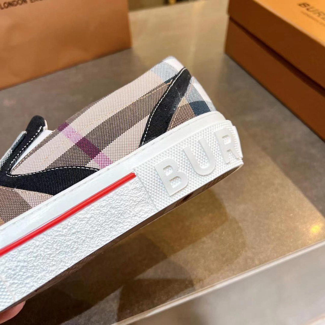 Burberry Slip On Sneakers - EUR FASHION