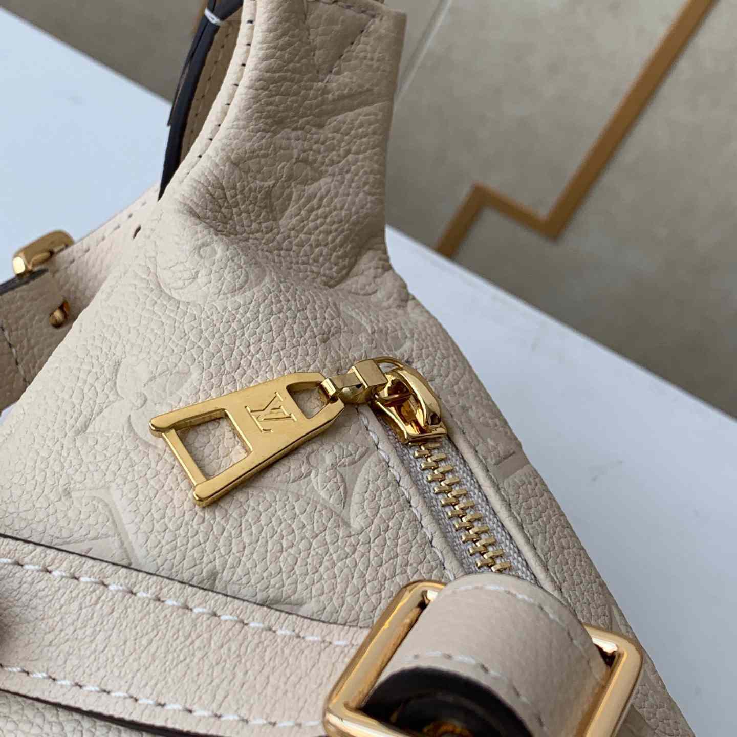 Louis Vuitton Bumbag  M44812  - EUR FASHION