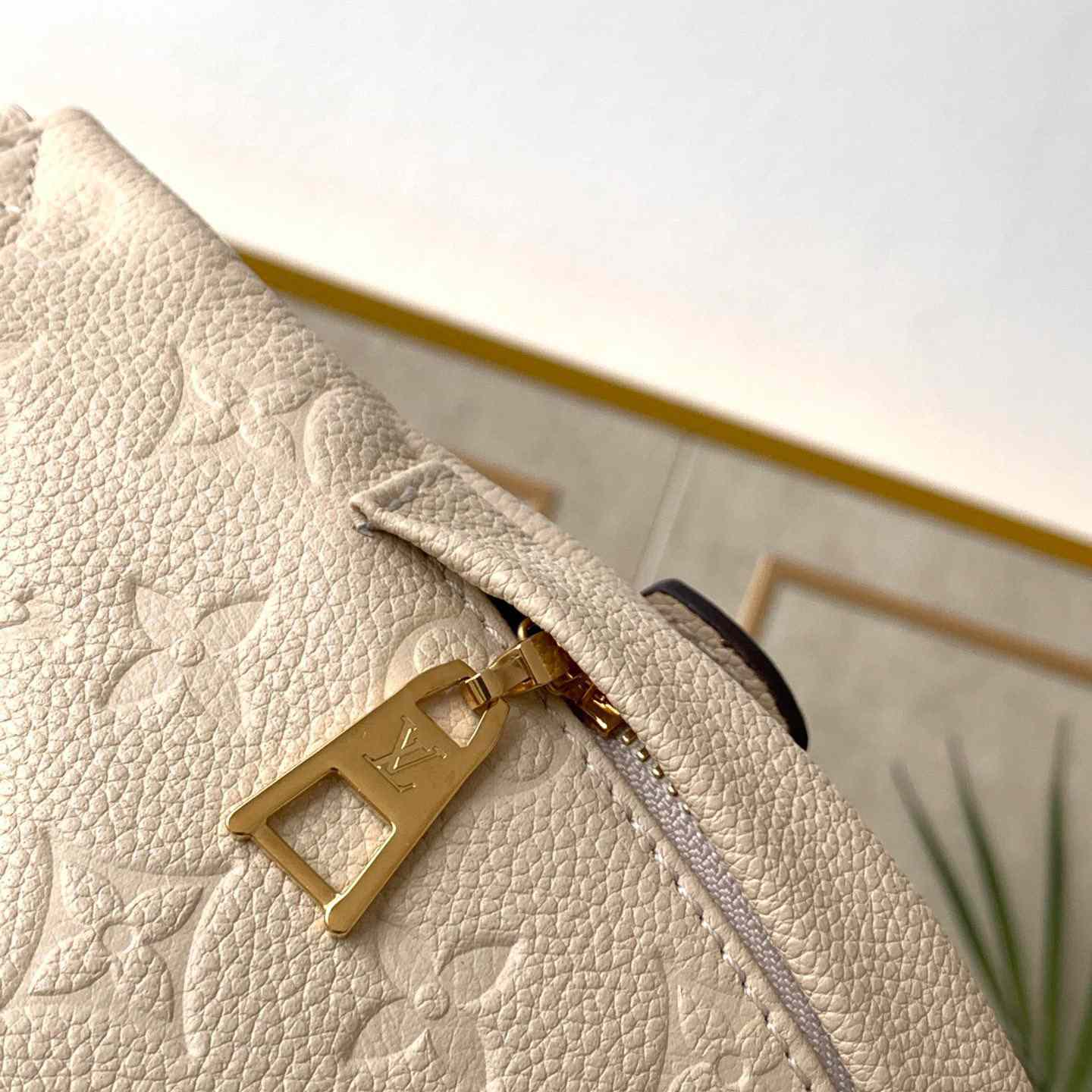 Louis Vuitton Bumbag  M44812  - EUR FASHION