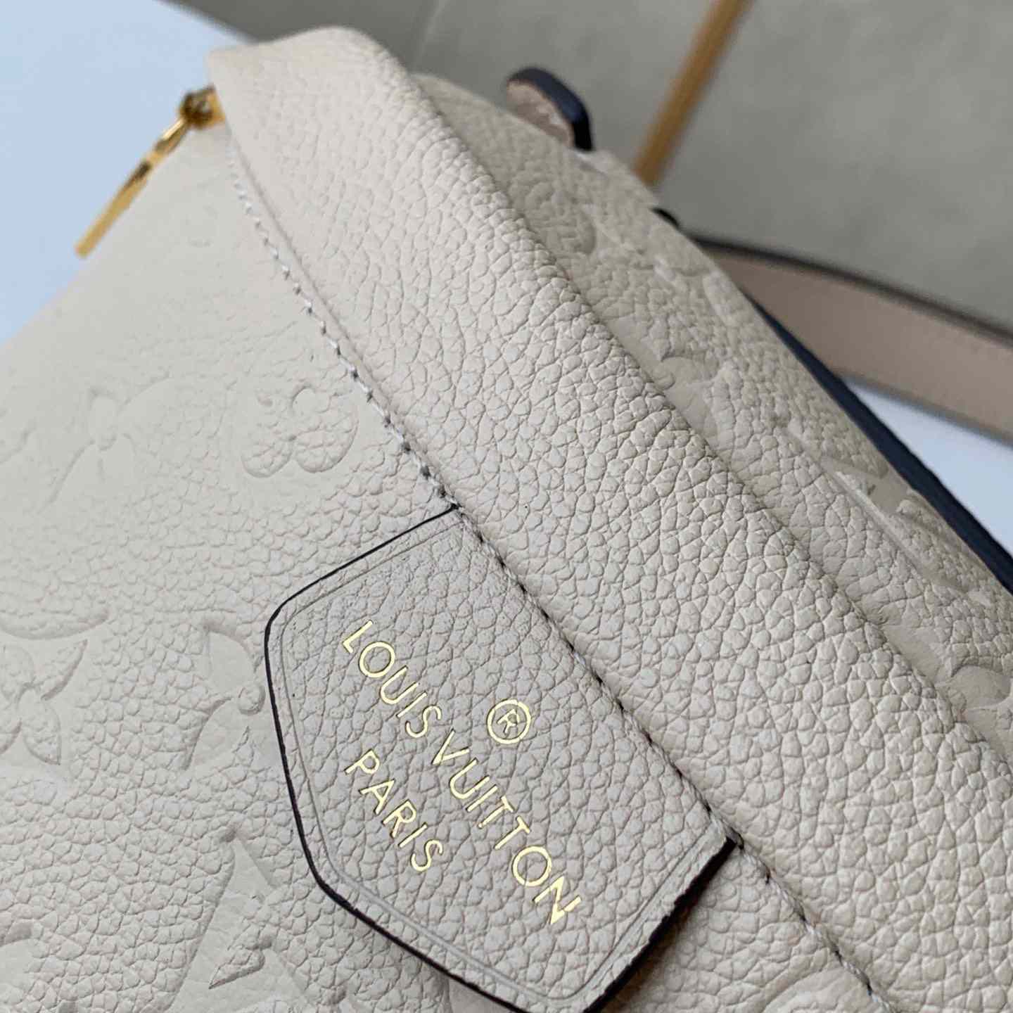 Louis Vuitton Bumbag  M44812  - EUR FASHION