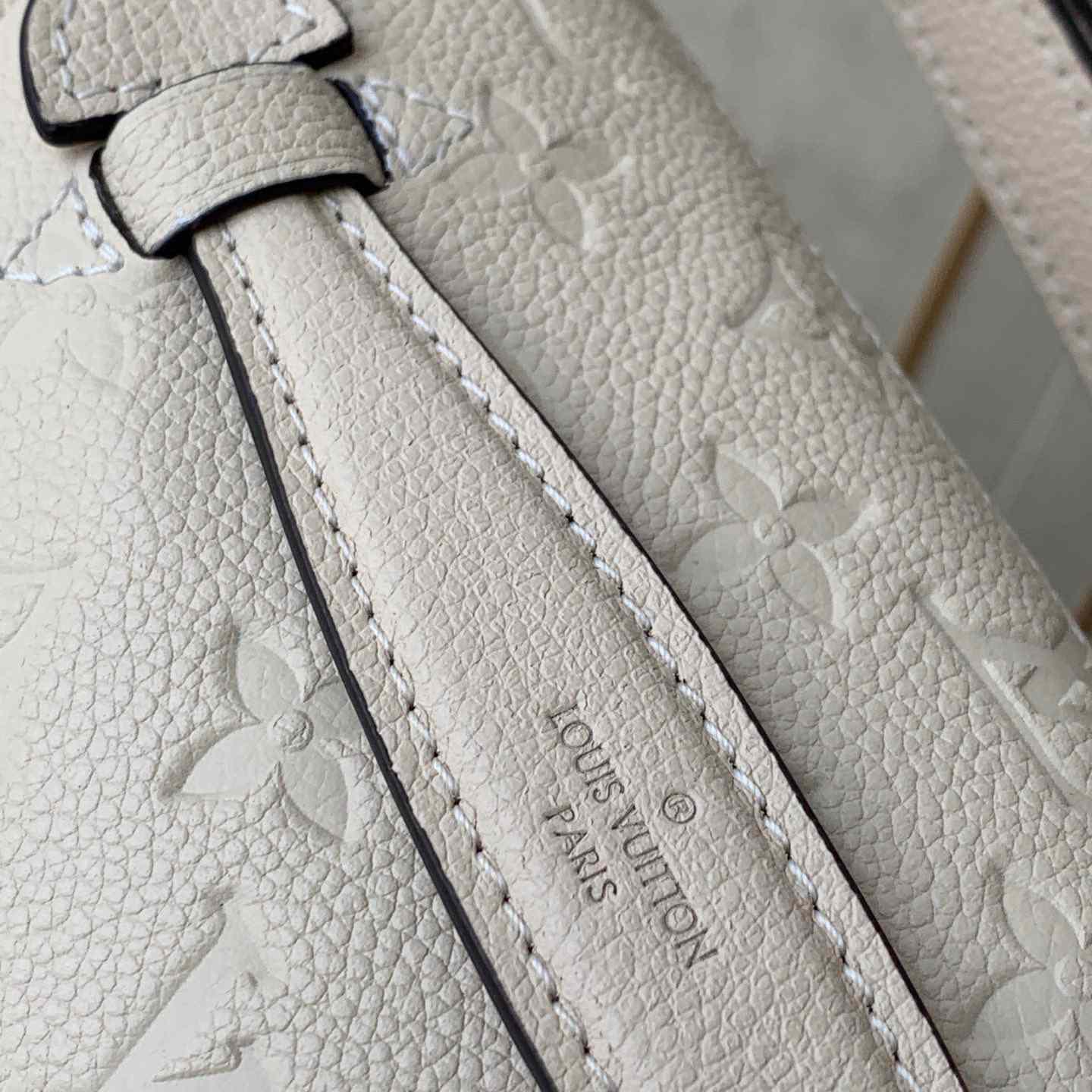 Louis Vuitton Bumbag  M44812  - EUR FASHION