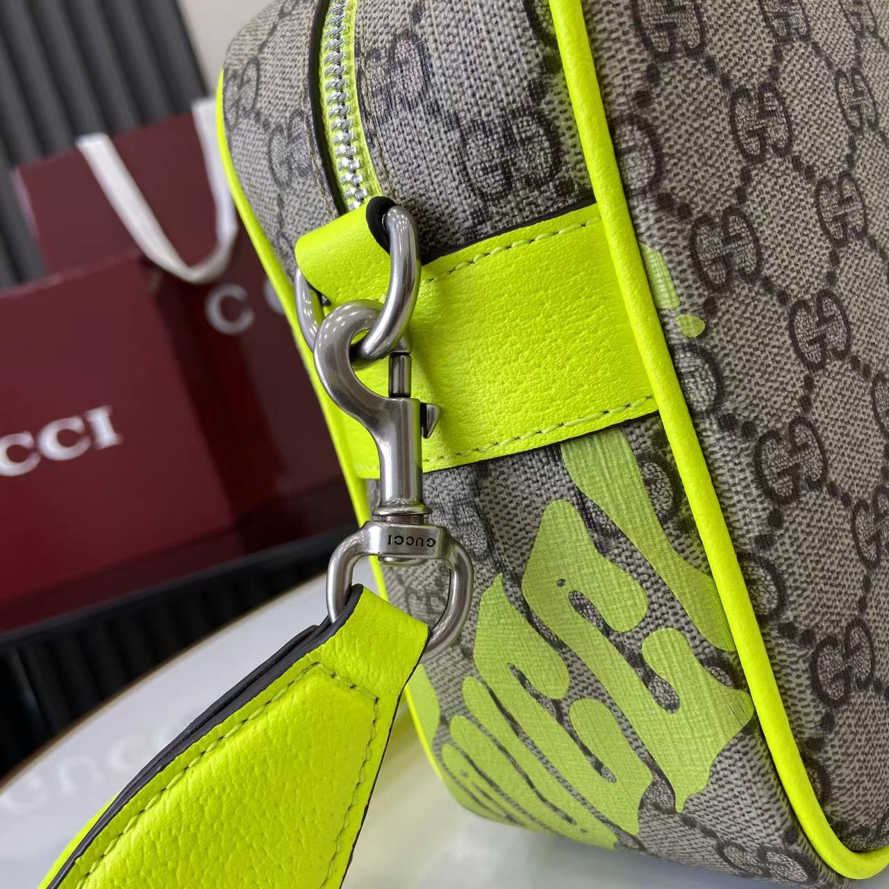 Gucci Medium Crossbody Bag With Print - EUR FASHION