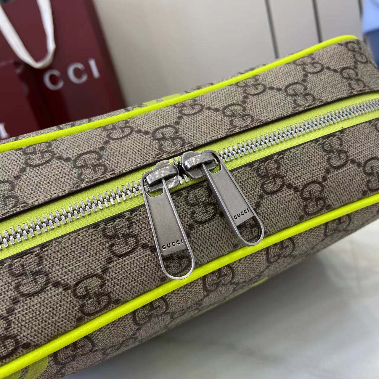 Gucci Medium Crossbody Bag With Print - EUR FASHION