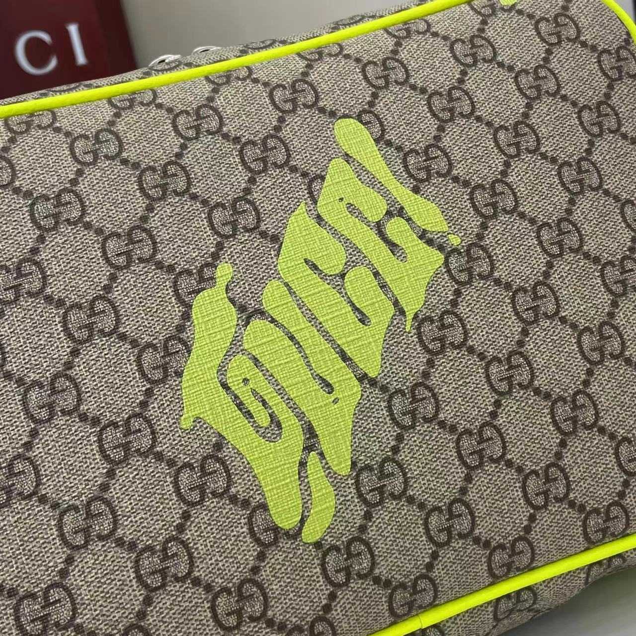 Gucci Medium Crossbody Bag With Print - EUR FASHION