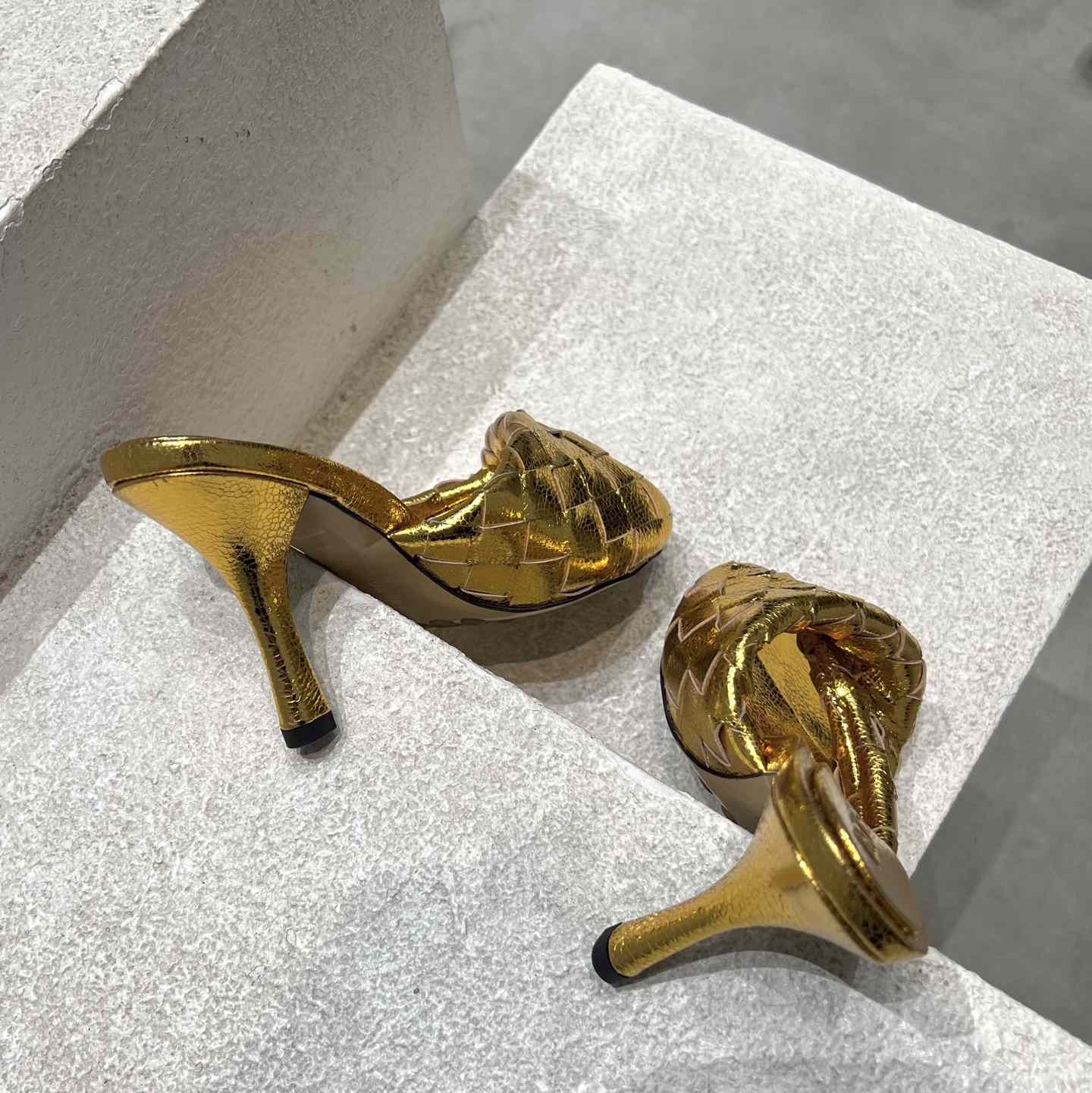 Bottega Veneta Blink Mule   - EUR FASHION