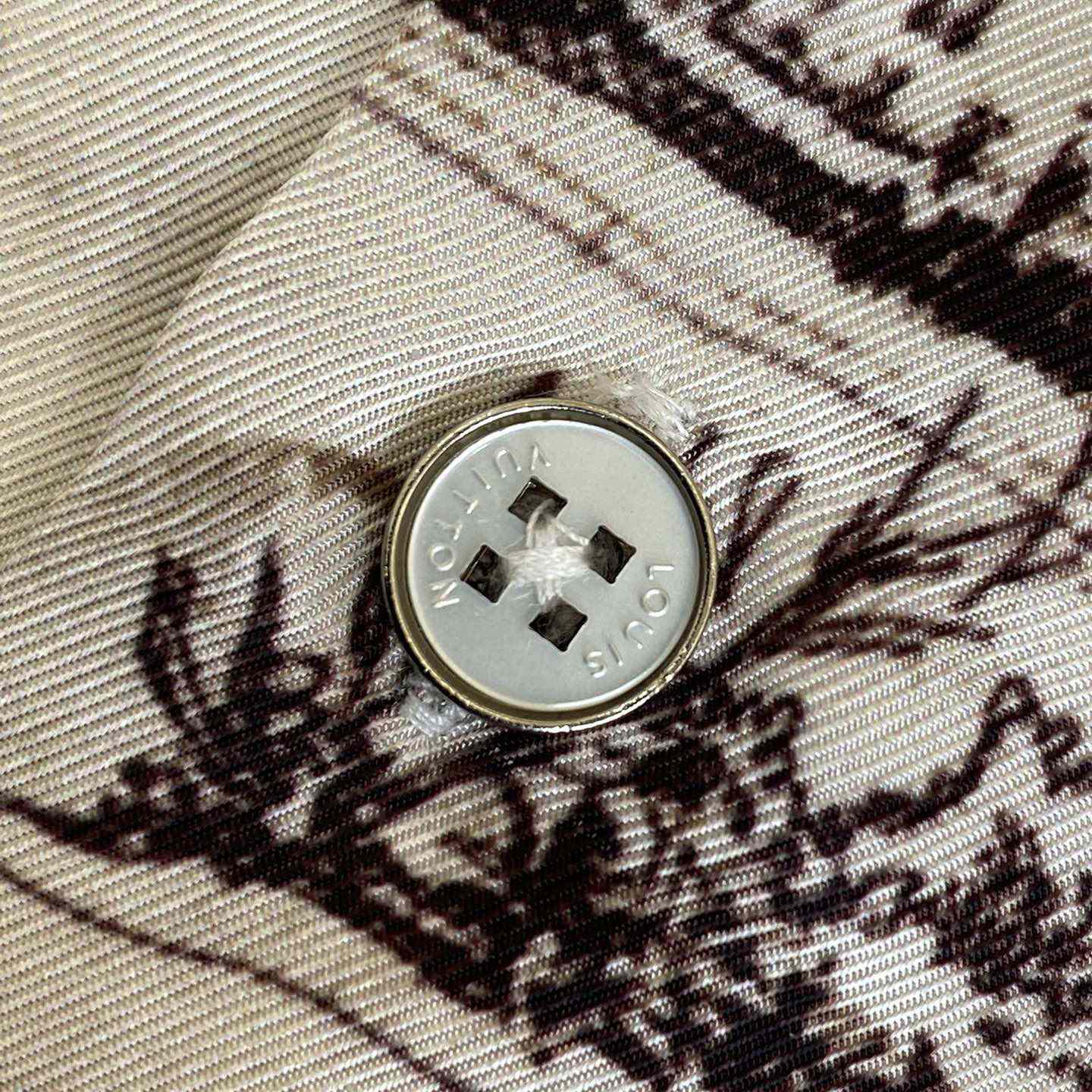 Louis Vuitton Long-Sleeved Silk Shirt    1AGJN4 - EUR FASHION