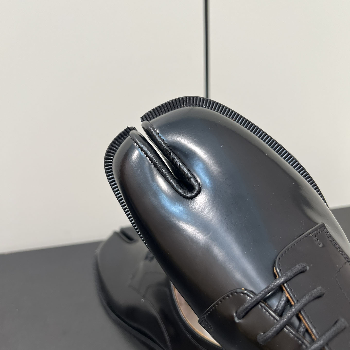 Maison Margiela Tabi Leather Loafers - EUR FASHION
