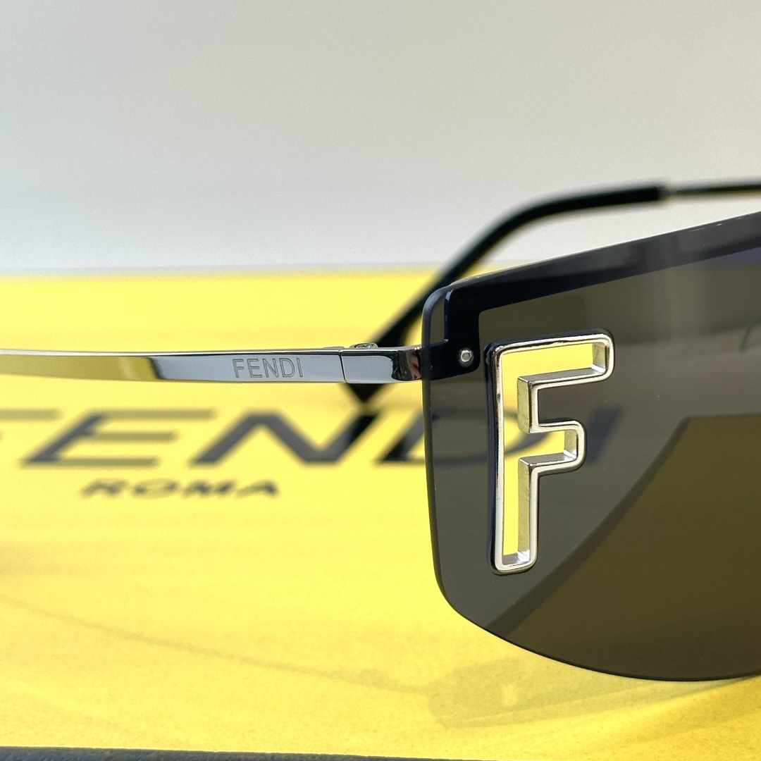 Fendi FF Squared Ruthenium-colored metal sunglasses   FE40168U - EUR FASHION